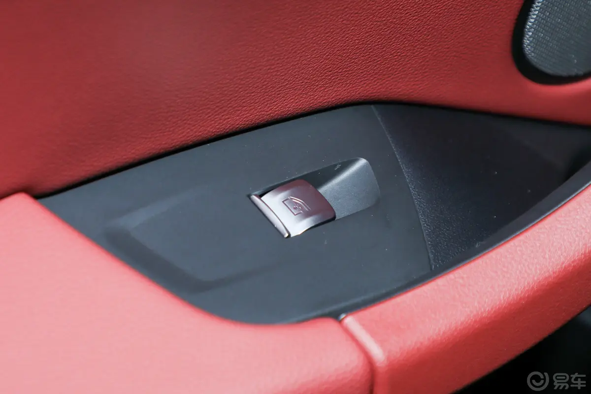 宝马X3改款 xDrive30i 尊享型 M曜夜套装后车窗调节