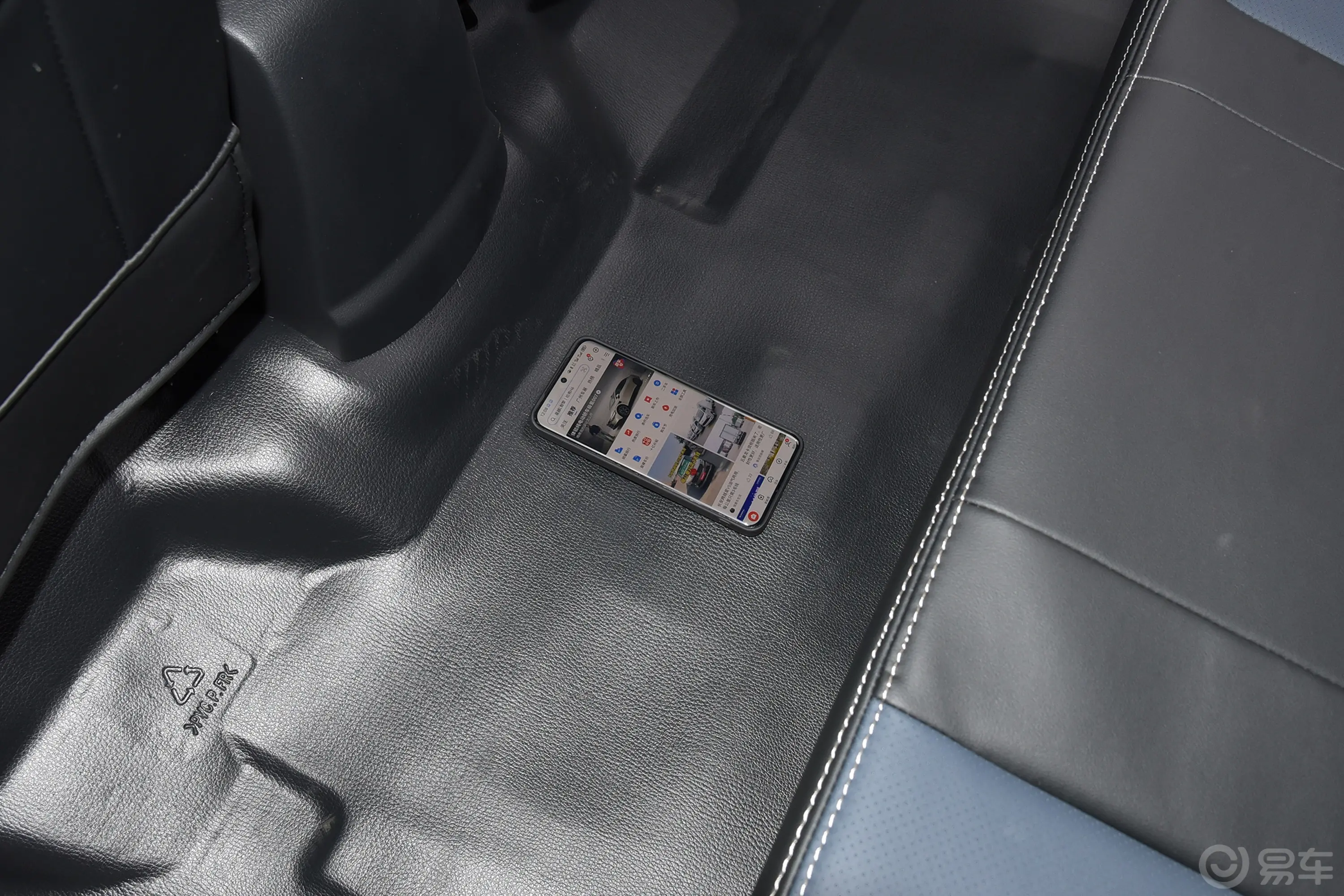 金杯金卡S61.6L 3.0米栏板车双排后双胎标准型 CNG后排地板中间位置