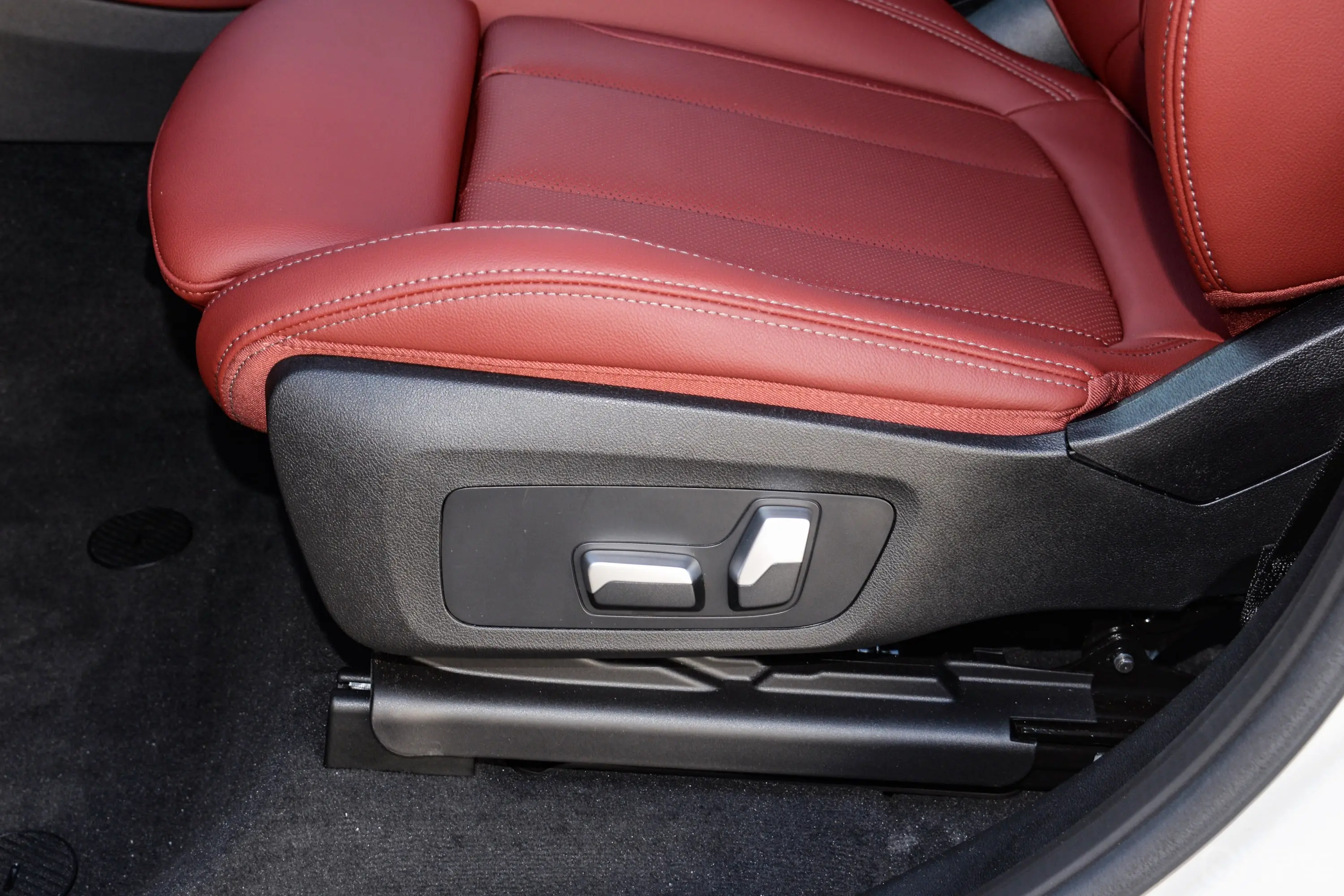 宝马X4xDrive25i M运动套装主驾座椅调节