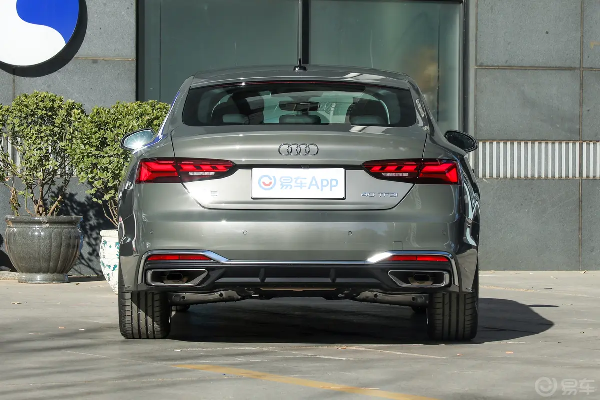 奥迪A5Sportback 40 TFSI 时尚动感型正后水平