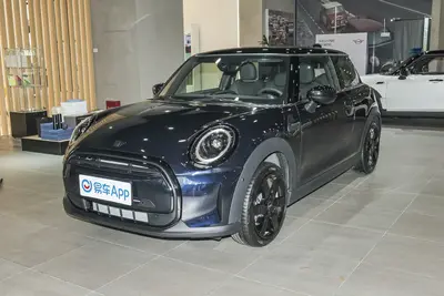 2023款 MINI 1.5T COOPER 紫夜出逃特别版外观