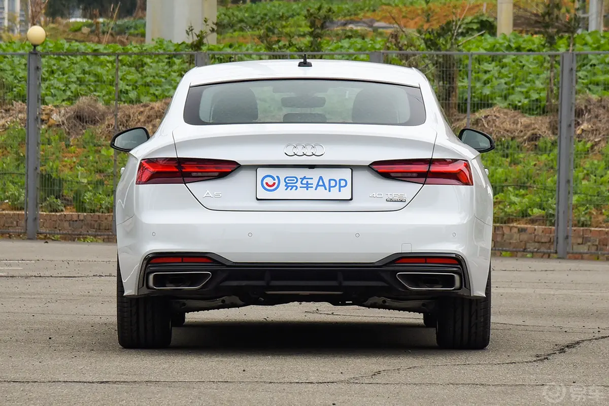 奥迪A5Sportback 40 TFSI quattro 豪华动感型正后水平