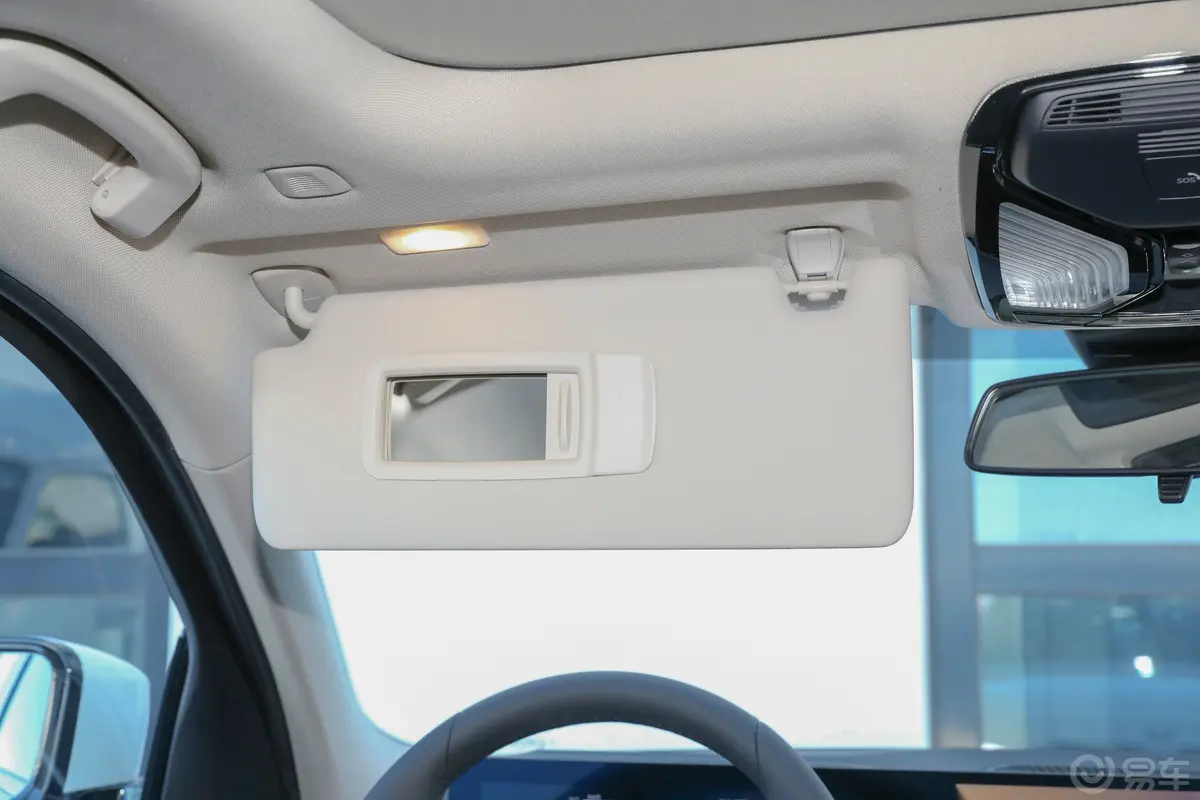 宝马3系325Li xDrive M运动套装驾驶位遮阳板
