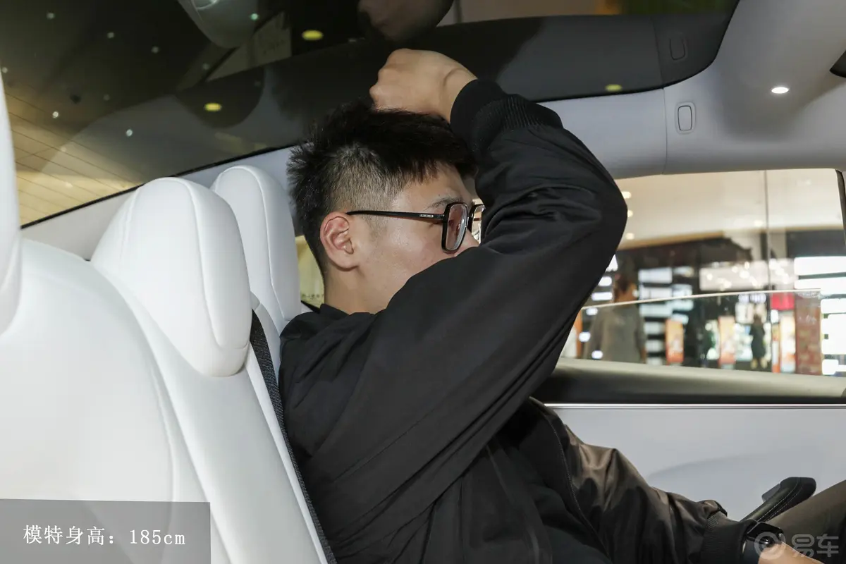 Model 3713km 长续航全轮驱动版后排头部空间