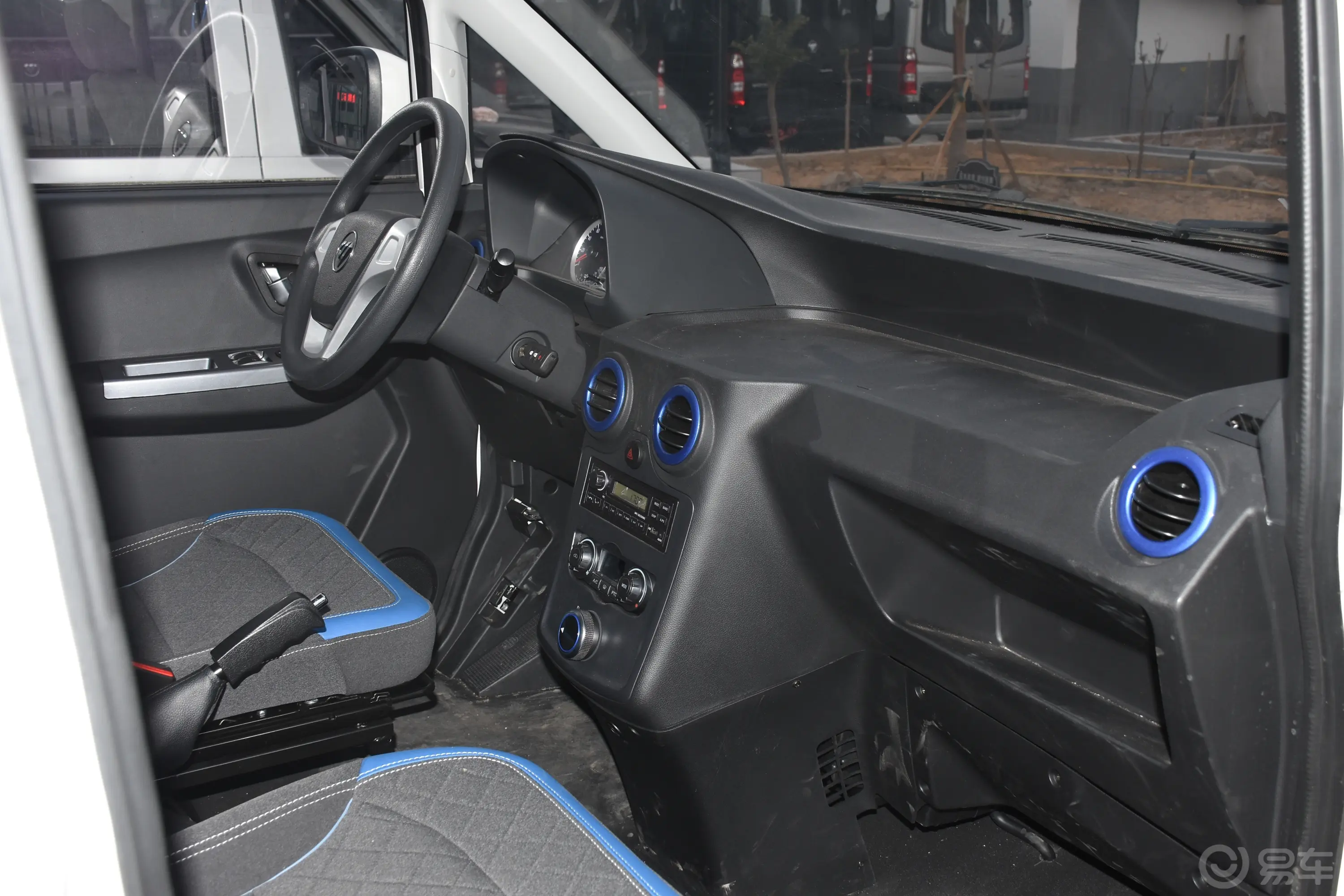 精灵智蓝E7 标准版 宁德时代46.36kWh驾驶员座椅