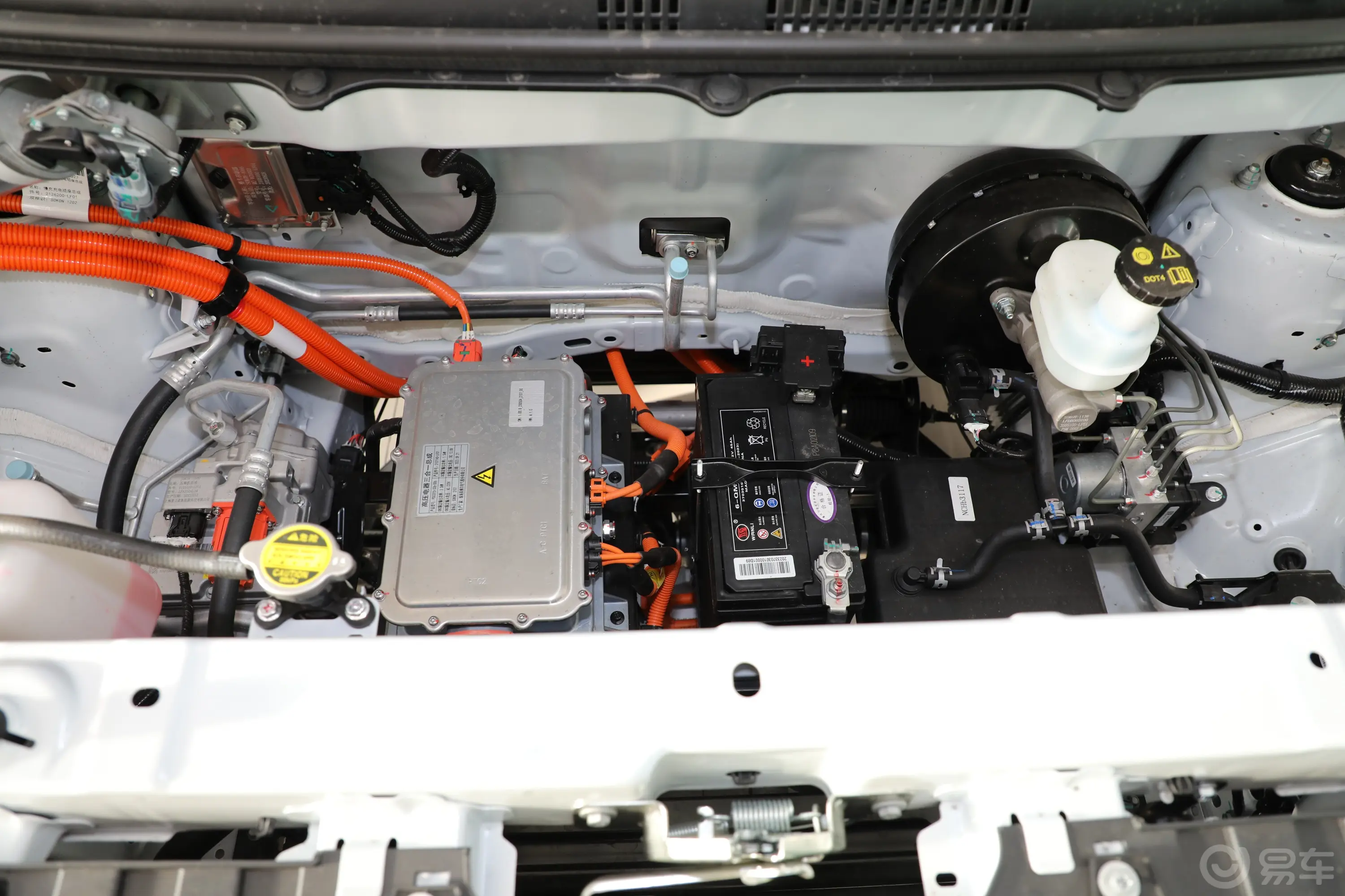 瑞驰新能源EC75252km 标准版超越型I 41.85kWh发动机特写