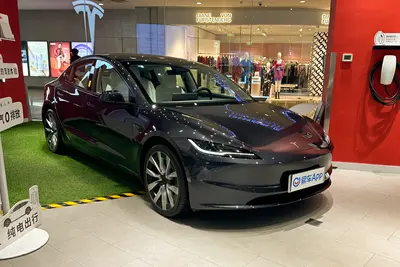 2023款 Model 3 713km 长续航全轮驱动版外观