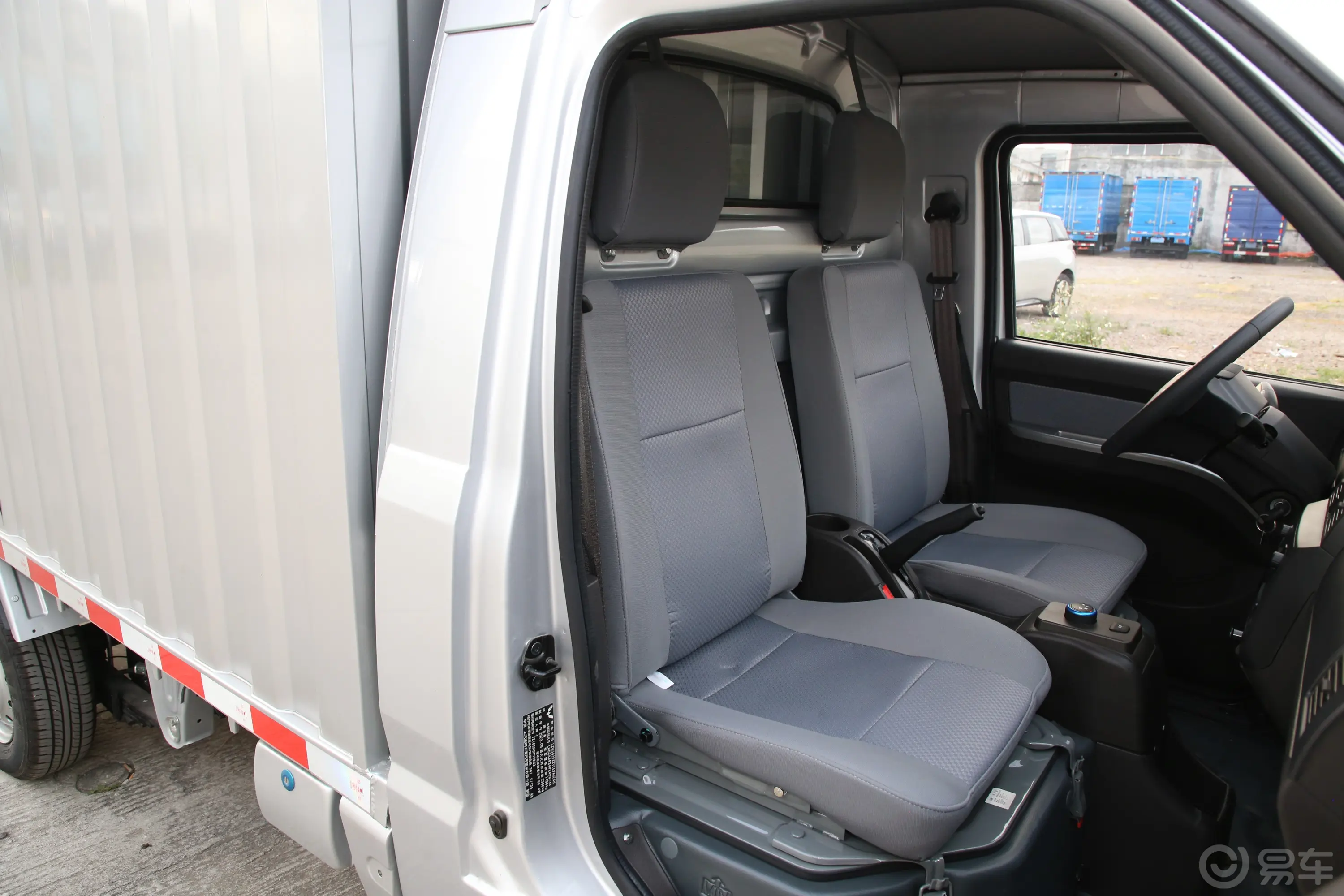 五菱荣光小卡EV232km 货柜车单层非侧开门副驾驶座椅