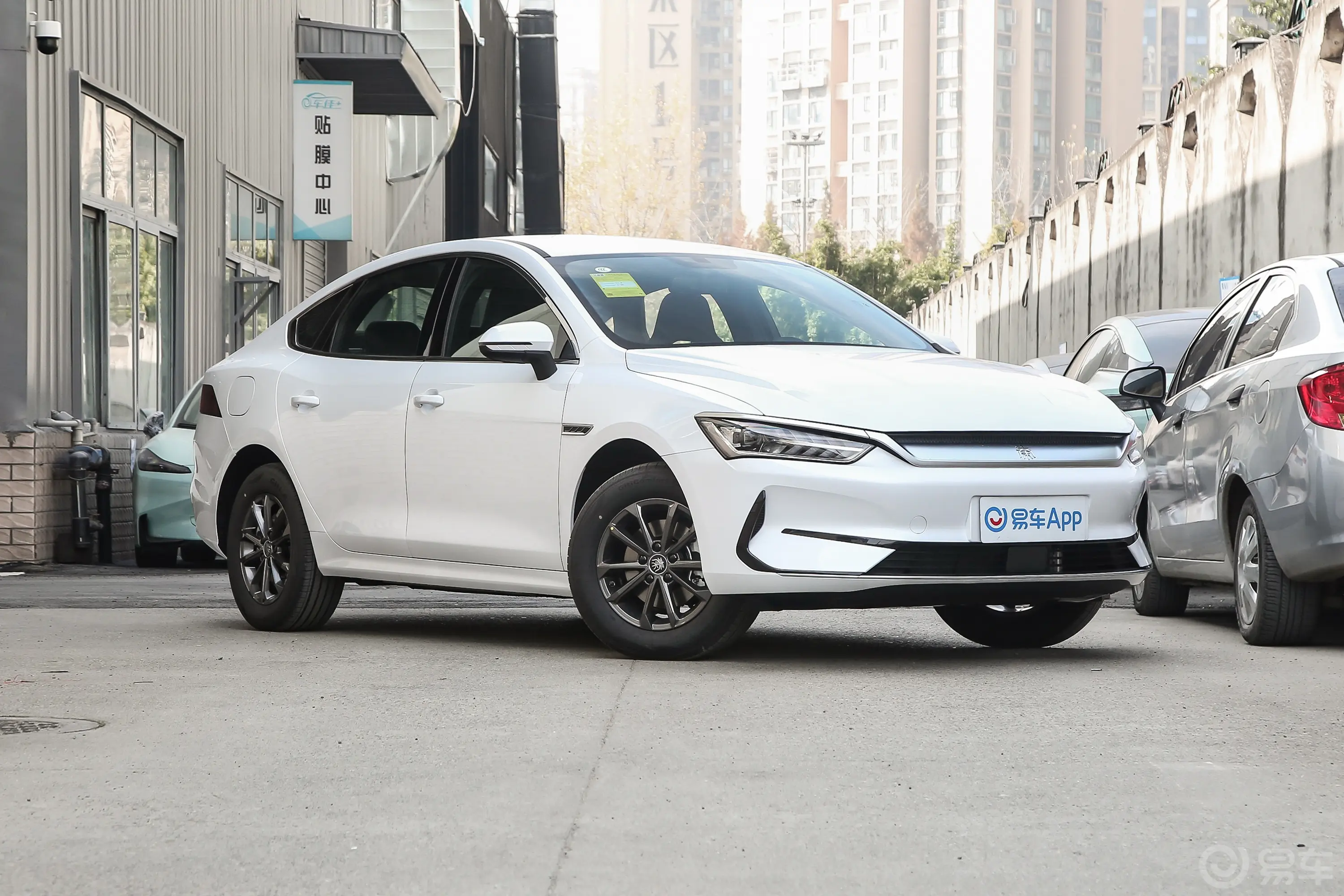 秦PLUS新能源EV 510km 出行版侧前45度车头向右水平