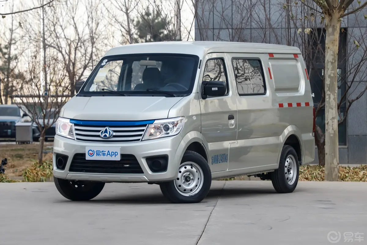 长安之星9 EV260km 厢式运输车 38.64kWh 电机60kW 5座侧前45度车头向左水平