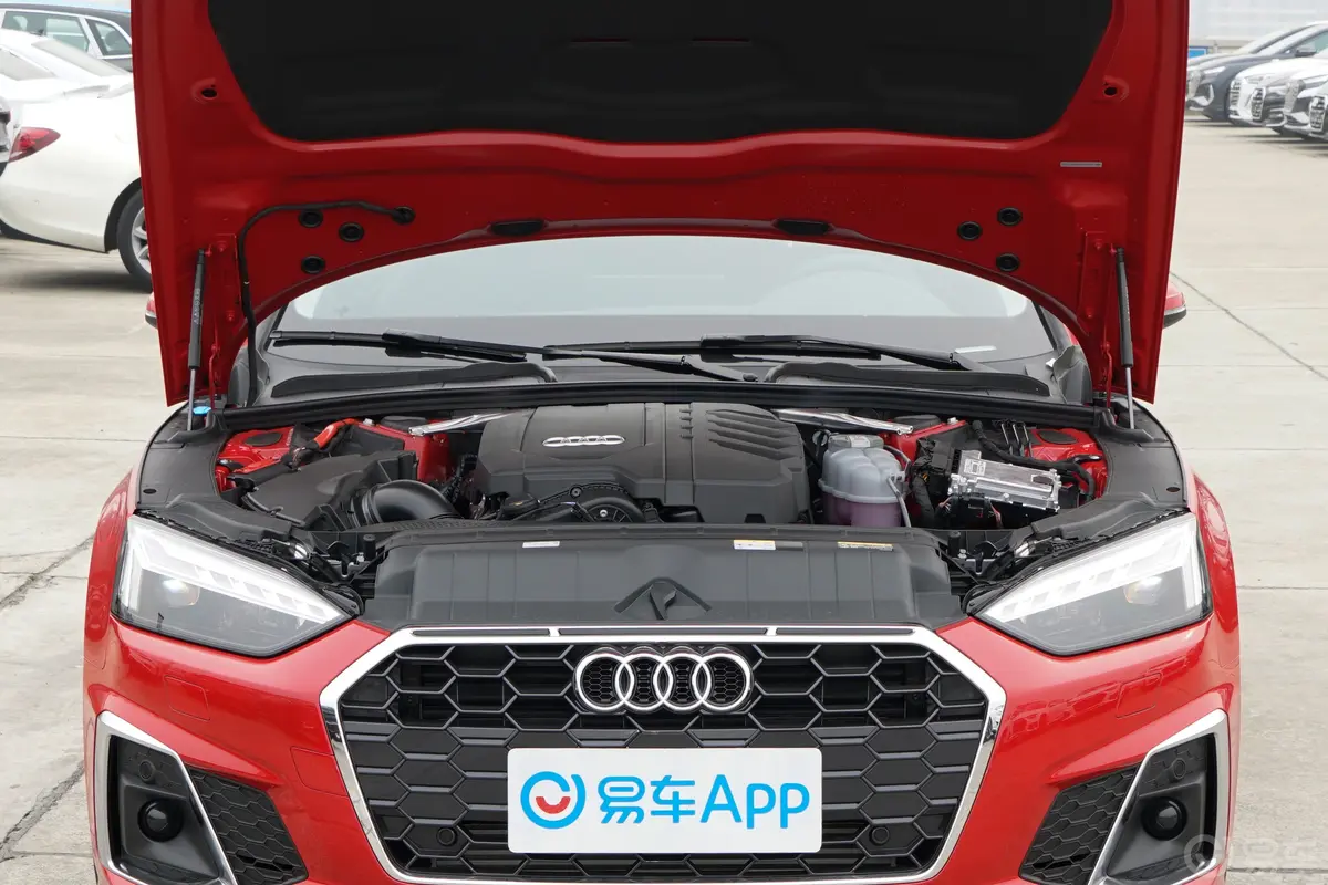 奥迪A5Coupe 40 TFSI 时尚动感型发动机舱整体