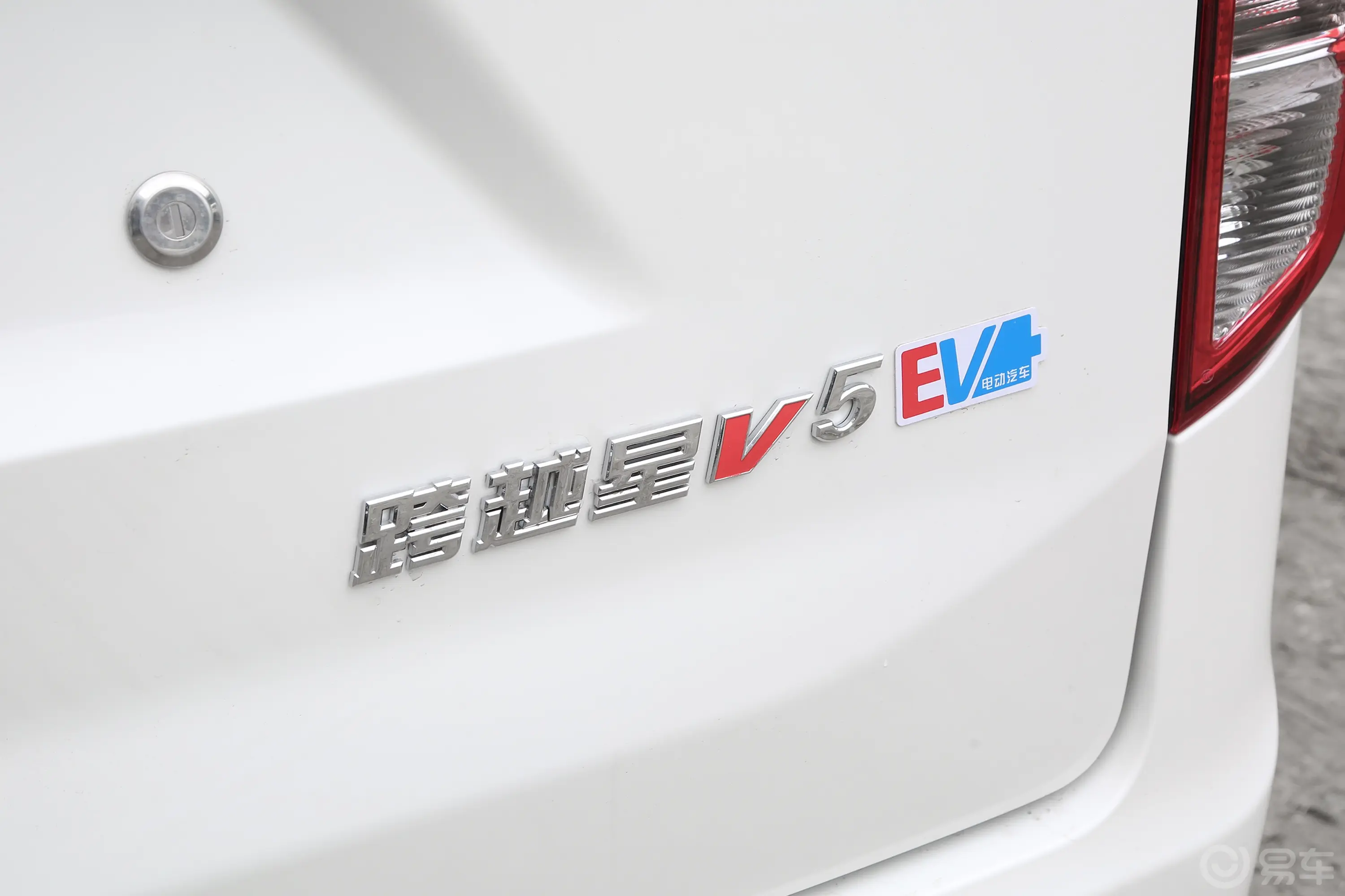 跨越星V5 EV251km 客车掀背门豪华版 7座 41.86kWh外观细节