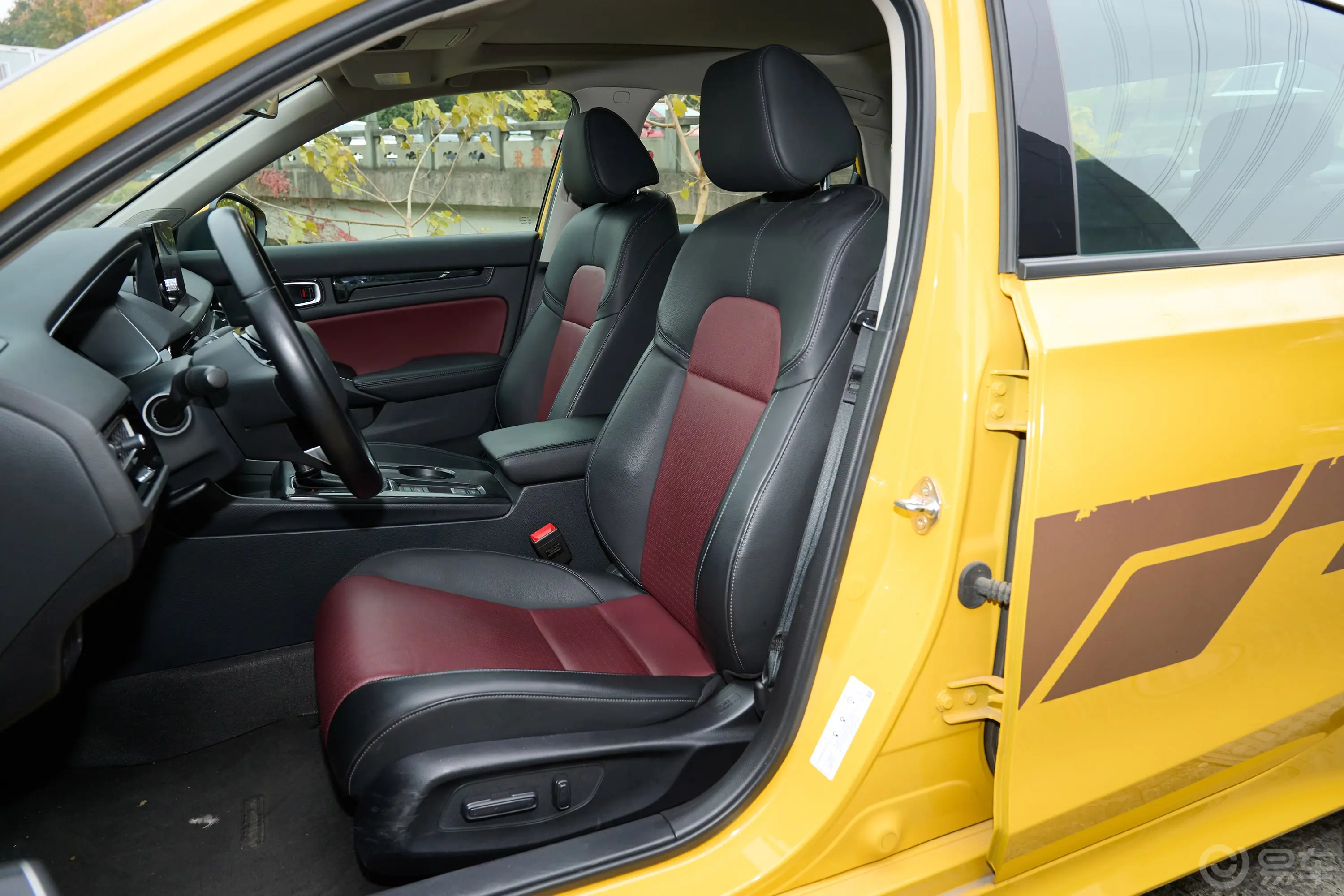 型格240TURBO CVT尊享版驾驶员座椅