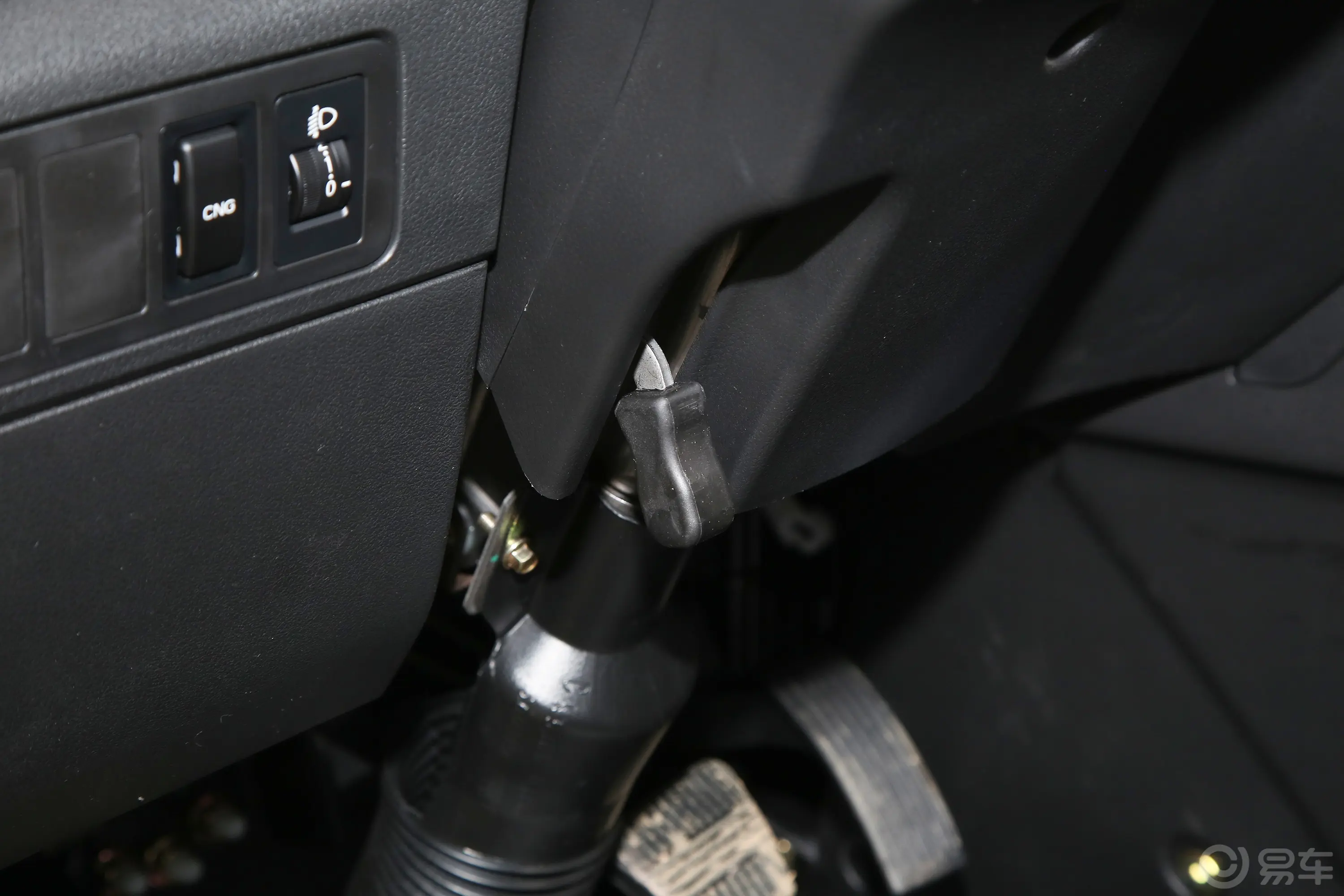 跨越者D5柳机2.0L 3.7米栏板车单排后双轮舒适版 CNG方向盘调节