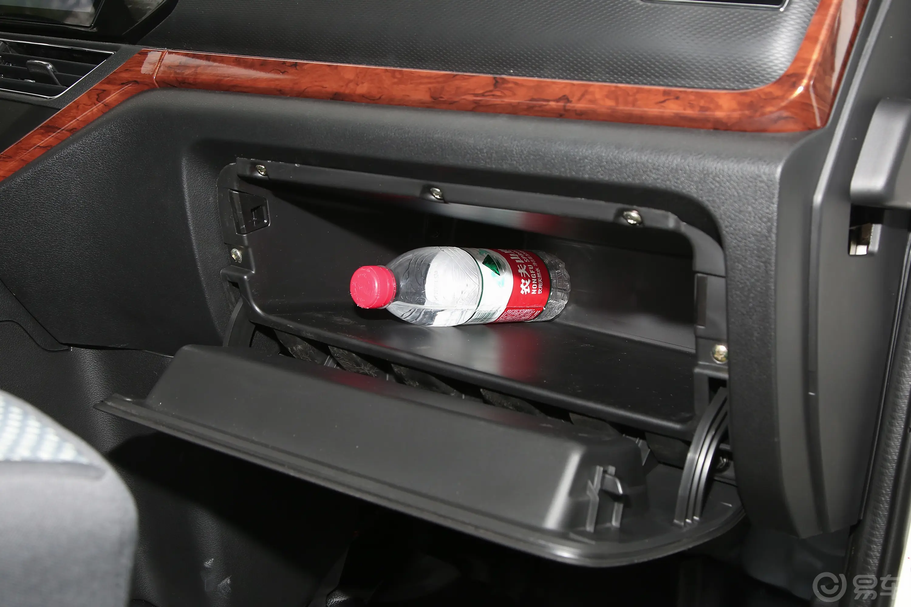 跨越者D5柳机2.0L 3.7米栏板车单排后双轮舒适版 CNG手套箱空间水瓶横置