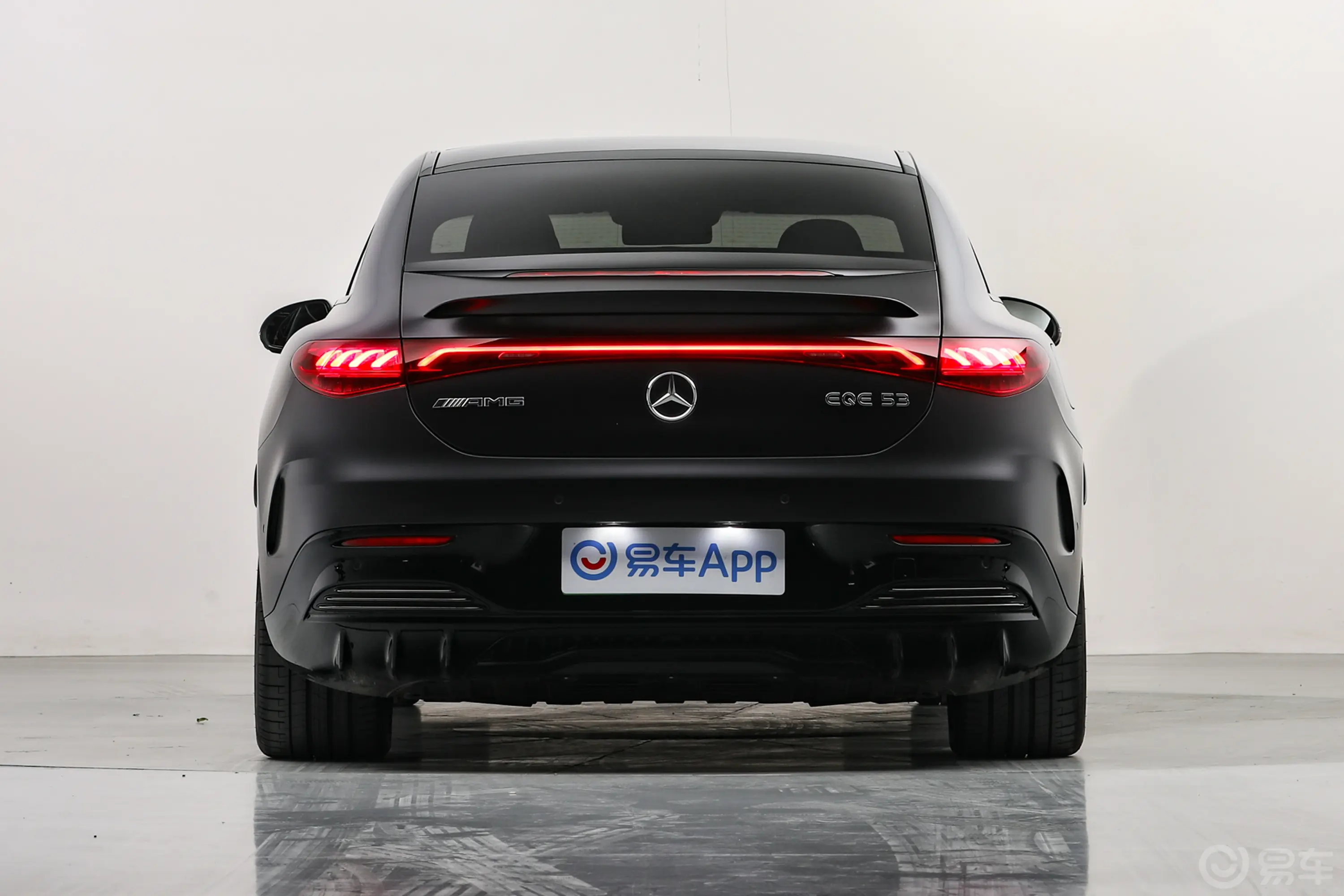 奔驰EQE AMGEQE AMG 53 4MATIC+正后水平