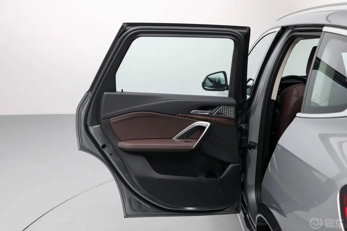 宝马iX1xDrive30L X设计套装驾驶员侧后车门