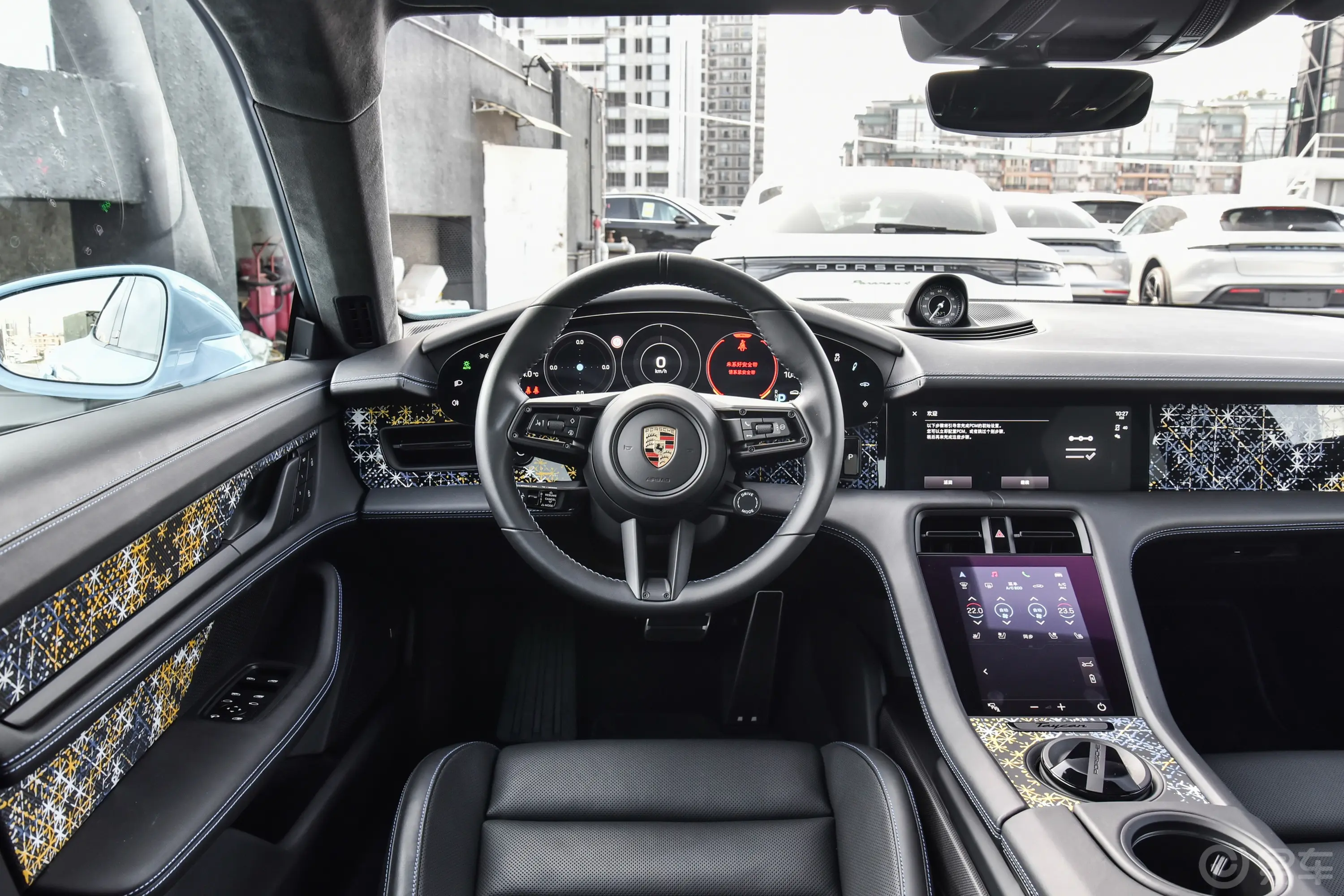 TaycanTaycan Turbo S 定制版驾驶位区域