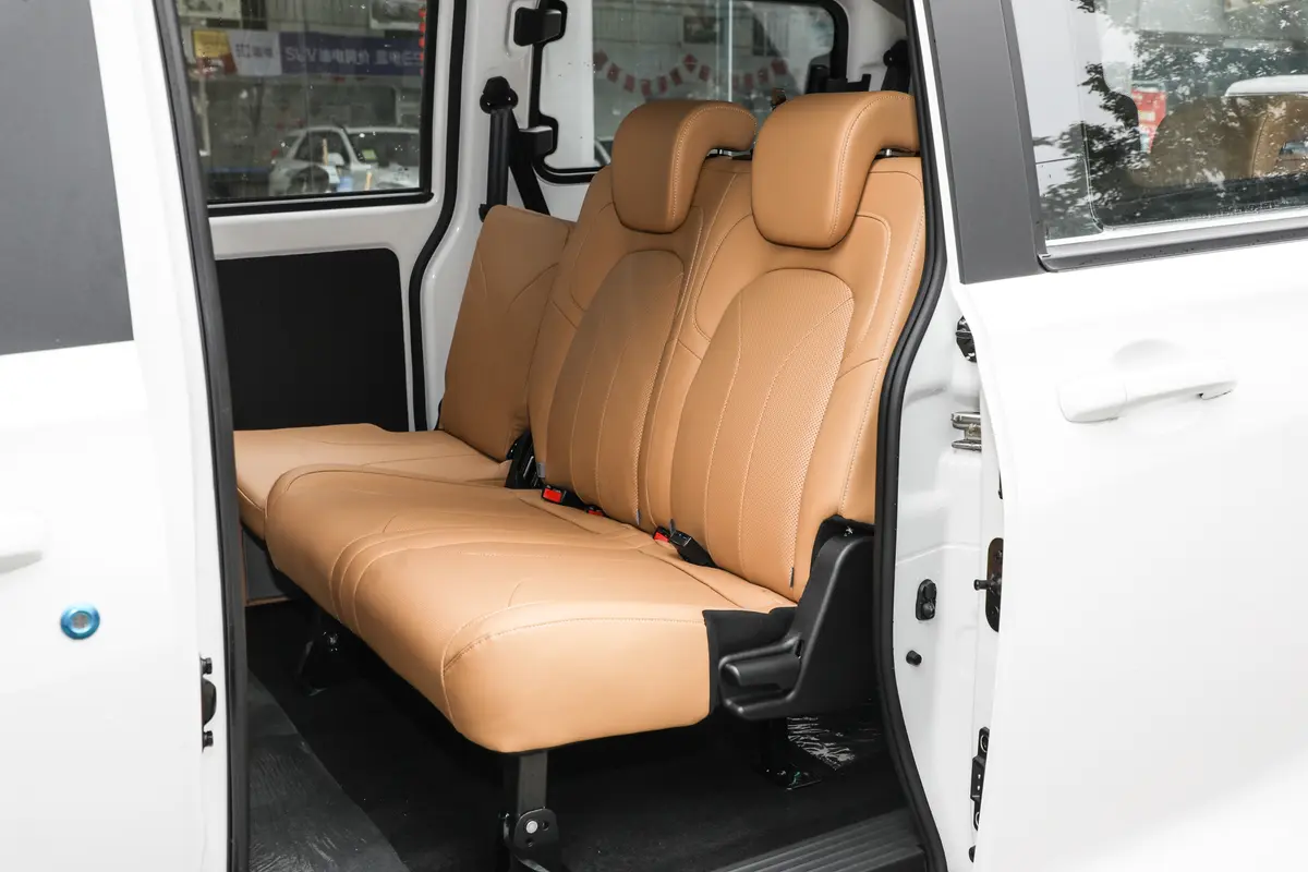风光E380改款 350km 营运版舒适型 8座后排座椅
