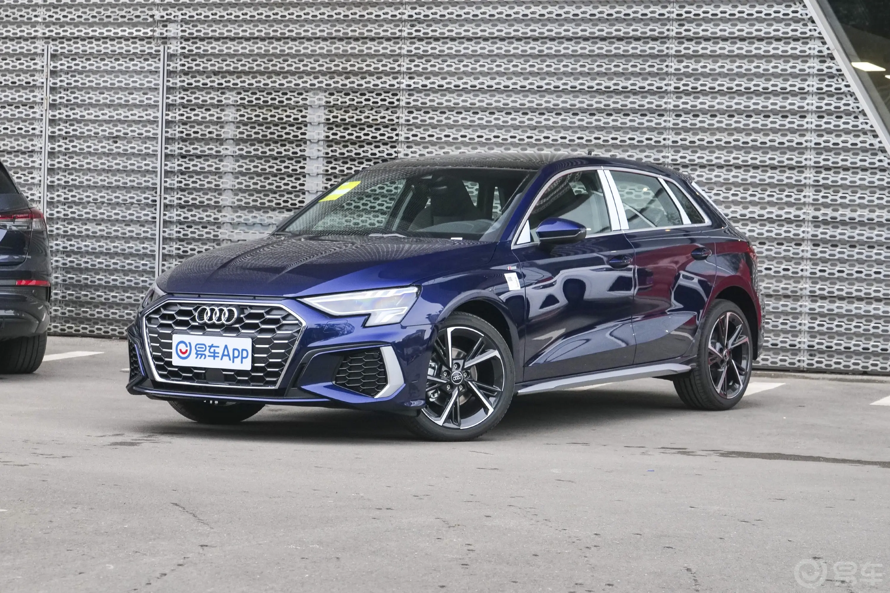 奥迪A3Sportback 35 TFSI 时尚运动型侧前45度车头向左水平