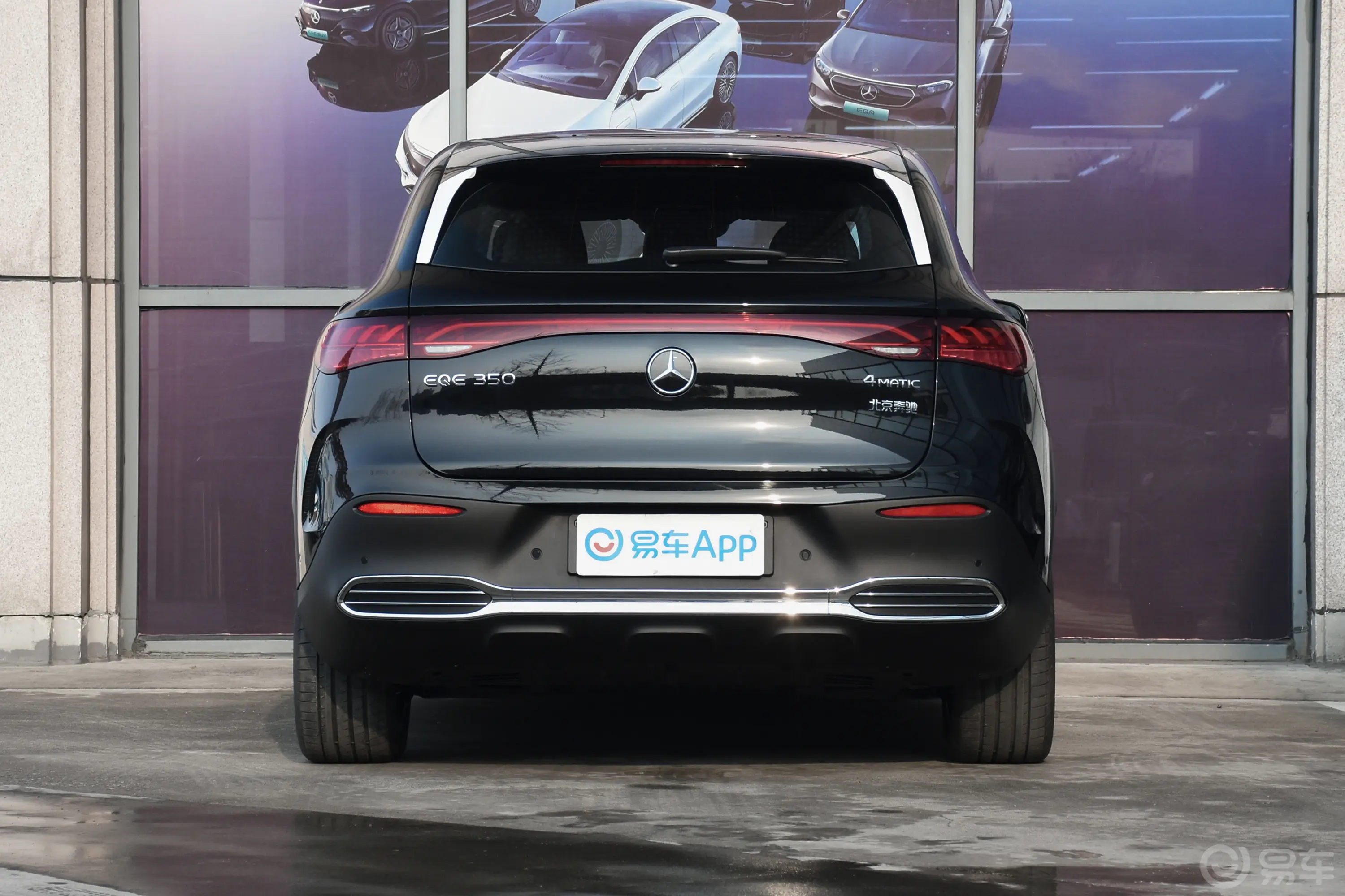 奔驰EQE SUV350 4MATIC 豪华版正后水平