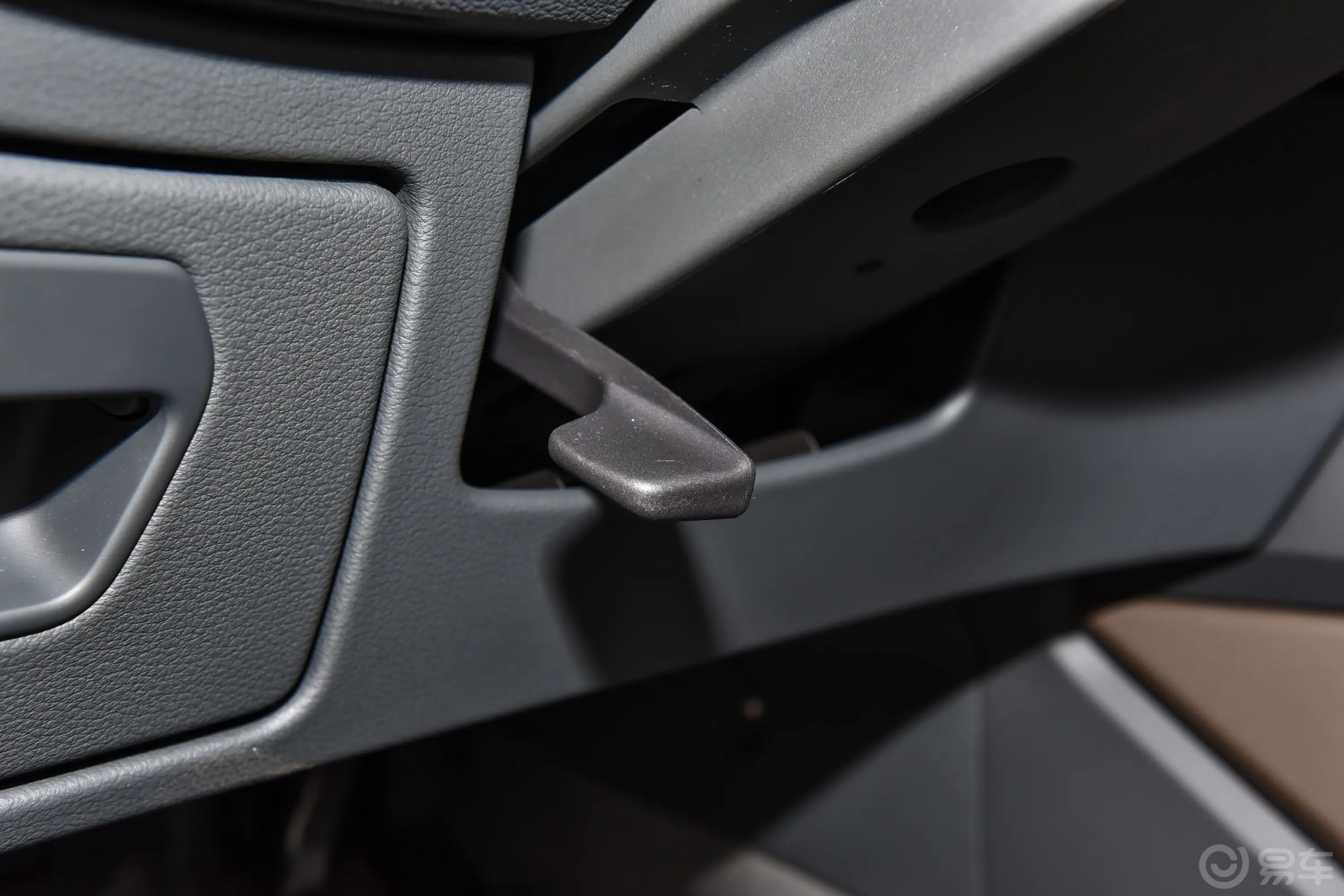 奥迪A7L45 TFSI quattro S-line 见远型 流晶套装方向盘调节
