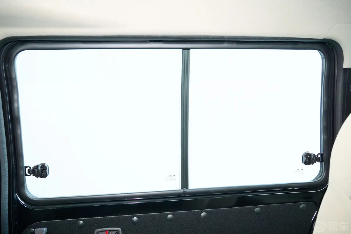 菱智M5 1.6L 实用型 7座后排侧窗遮阳帘