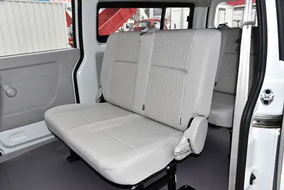 2023款 金杯新海狮X30L 1.5L 客车财富无空调版 6/7座 CNG(100L)空间