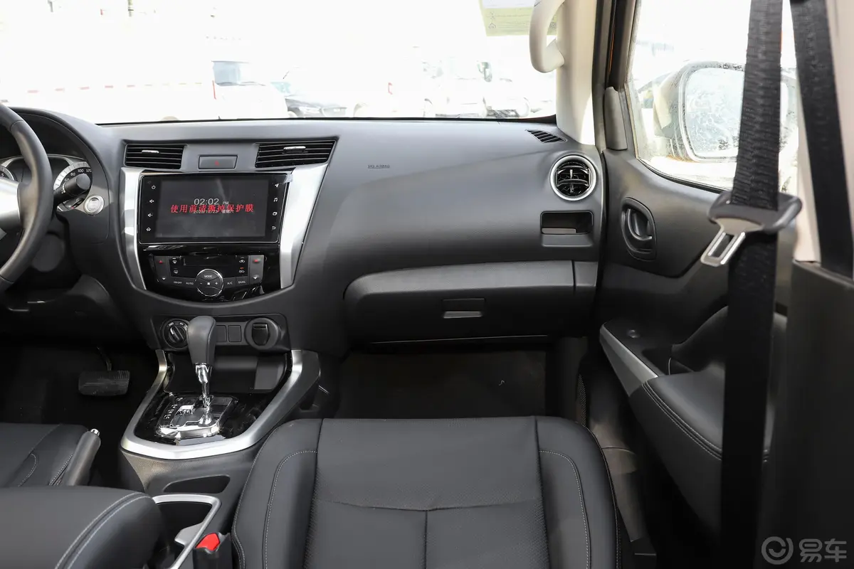 纳瓦拉改款 2.5L 自动四驱尊享型副驾驶位区域