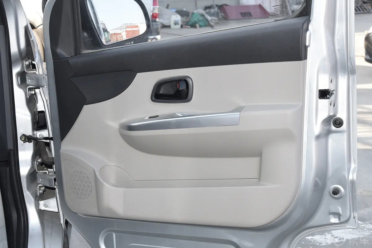 长安星卡1.5L 单排2.72米钢板厢货舒适型副驾驶位