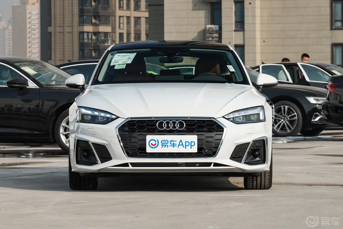 奥迪A5Sportback 40 TFSI 时尚动感型正前水平