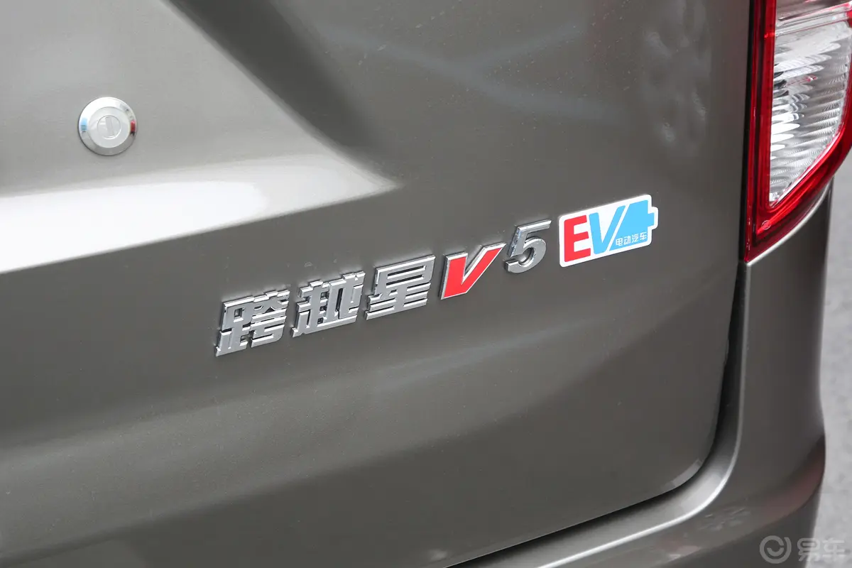 跨越星V5 EV251km 多功能乘用车掀背门智享版 7座 41.86kWh外观细节