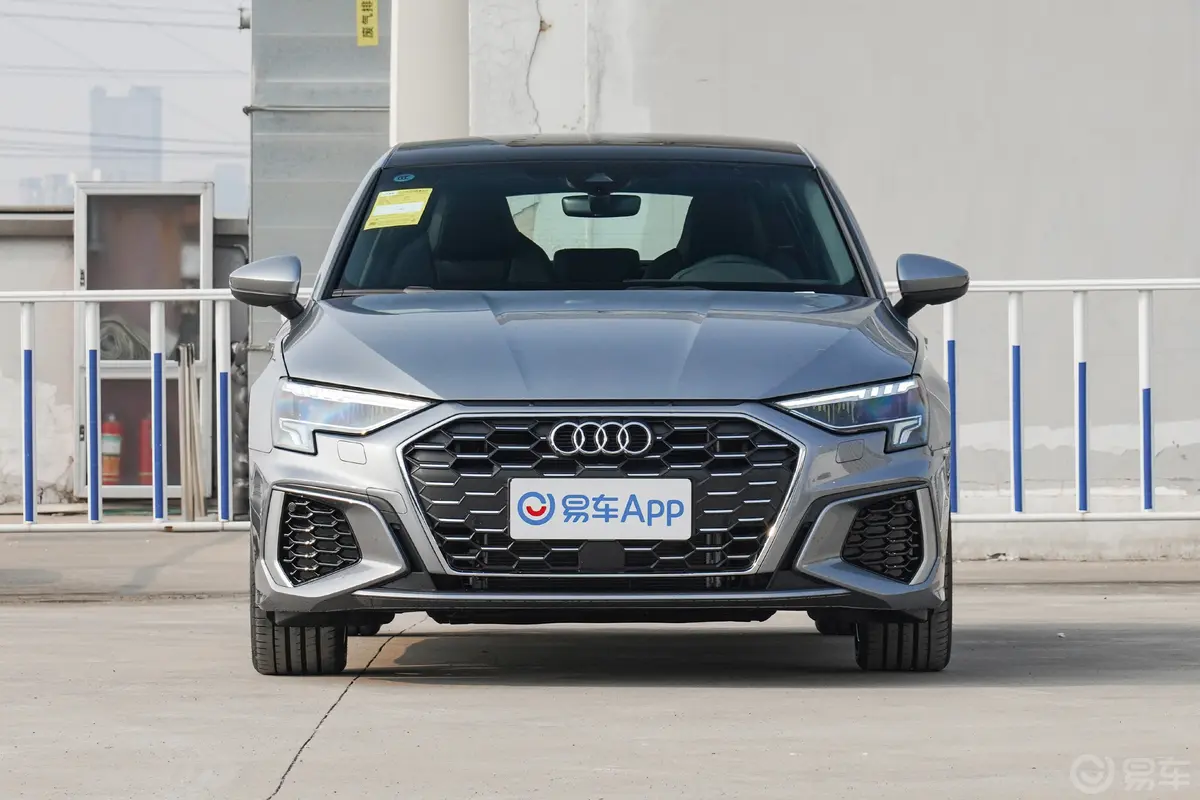 奥迪A3Sportback 35 TFSI 时尚运动型正前水平