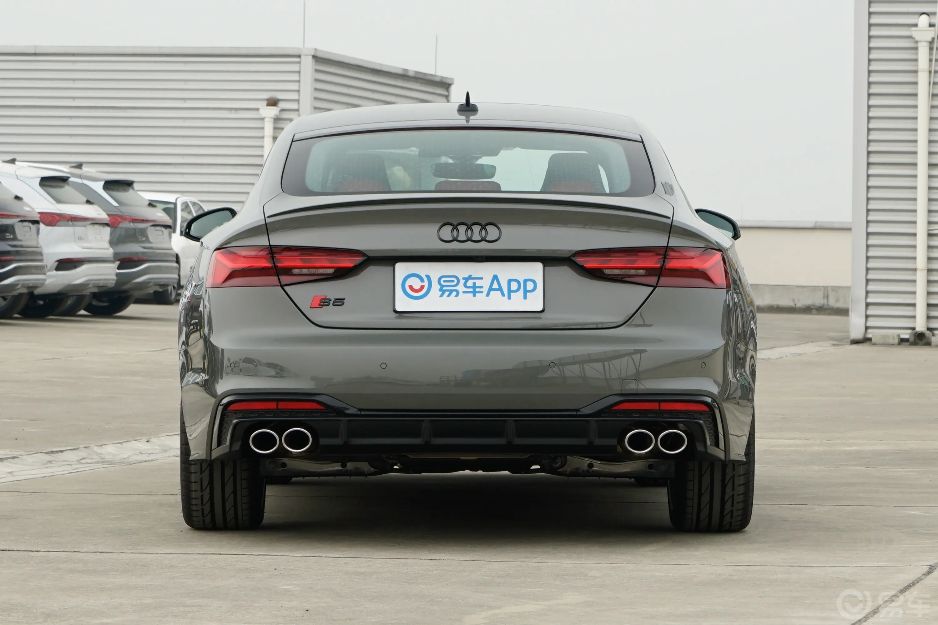 奥迪S53.0T Sportback正后水平