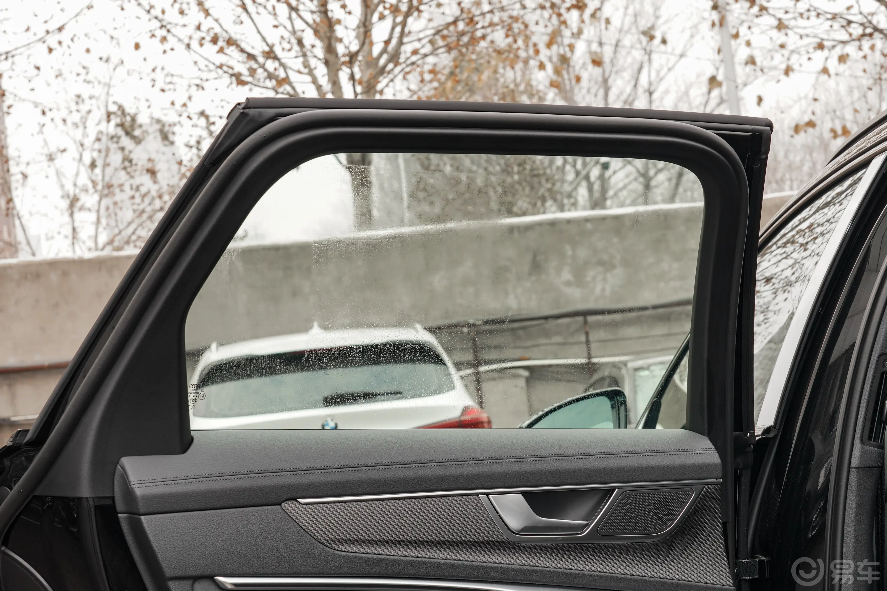 奥迪RS 64.0T Avant Performance后排侧窗遮阳帘