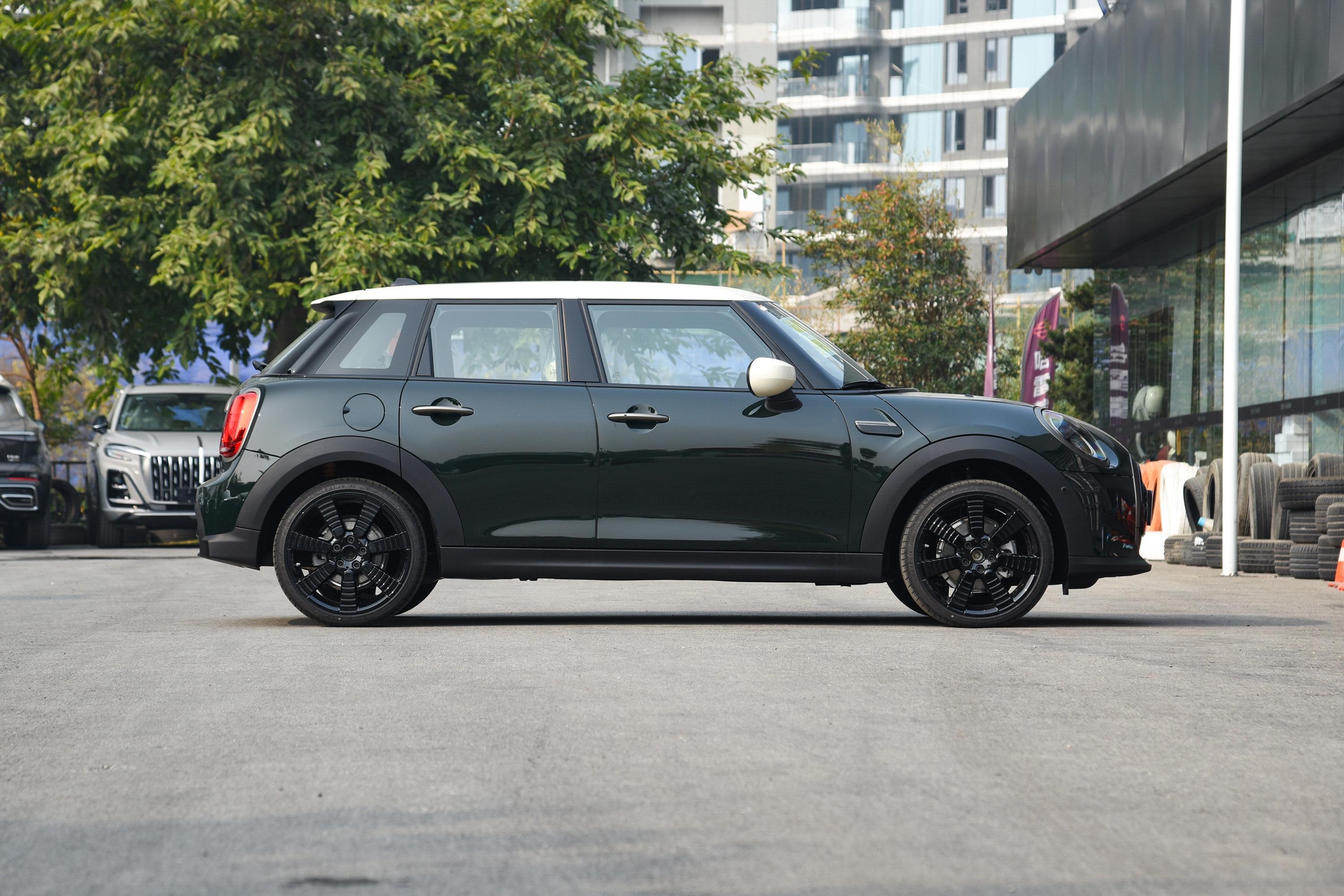 【MINI1.5T COOPER 执迷版 五门版正侧车头向右水平图片-汽车图片大全】-易车