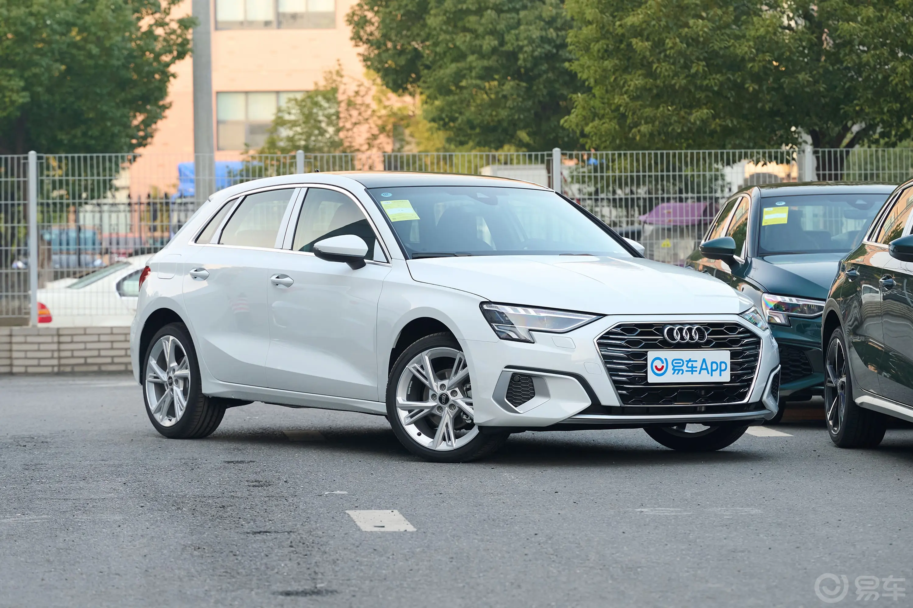 奥迪A3Sportback 35 TFSI 时尚致雅型侧前45度车头向右水平