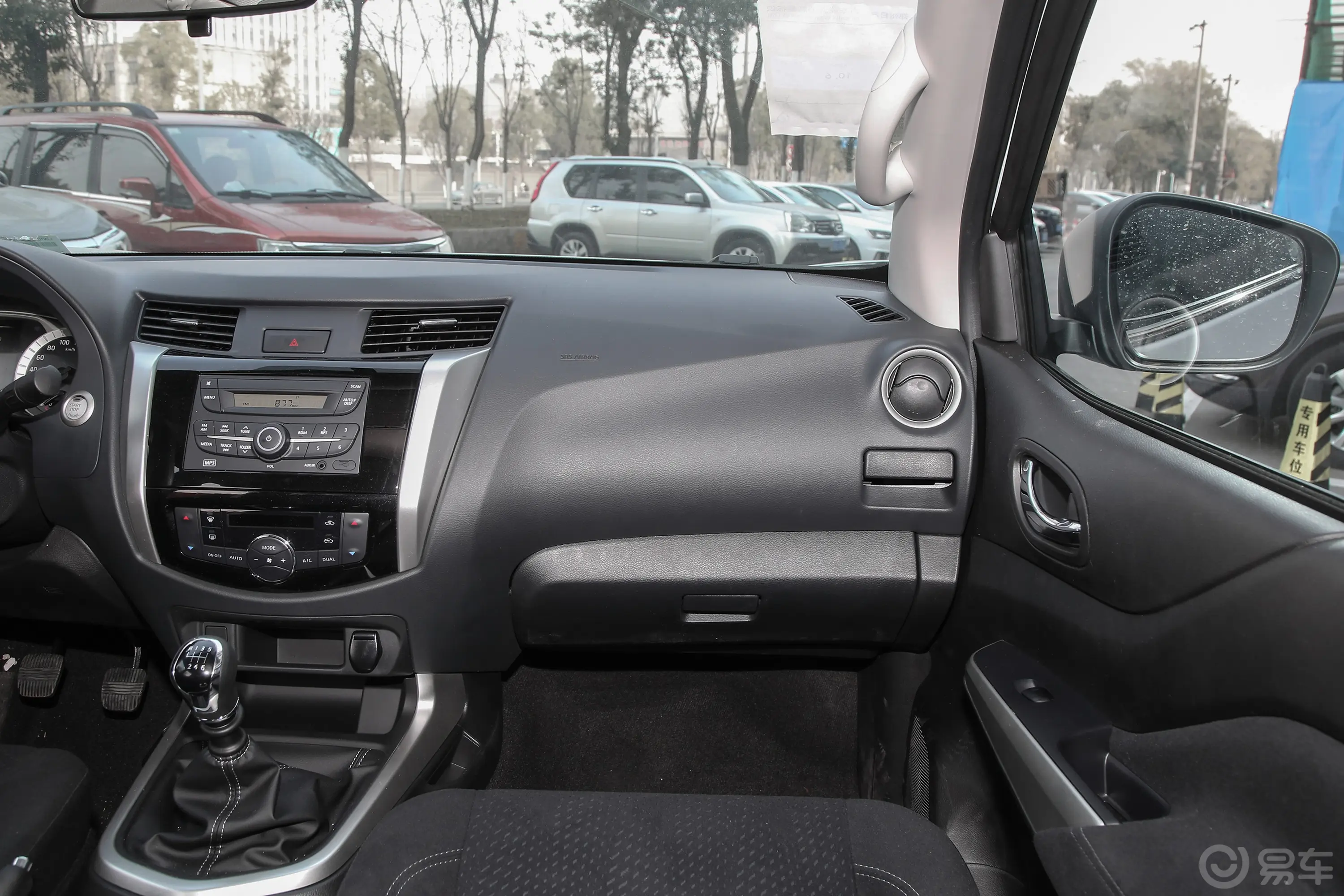 纳瓦拉改款 2.5L 手动两驱舒适型副驾驶位区域