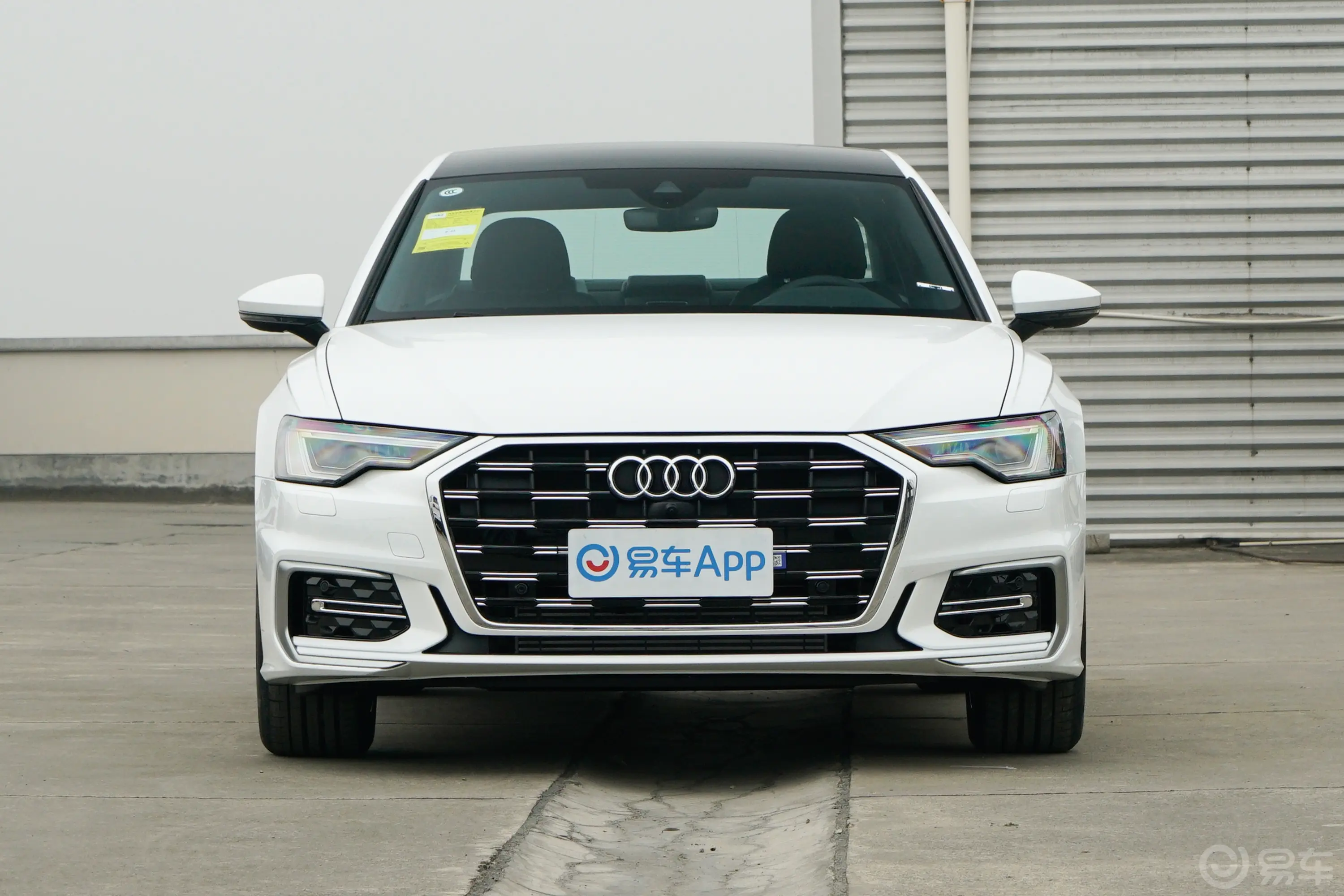 奥迪A6L45 TFSI 臻选动感型正前水平