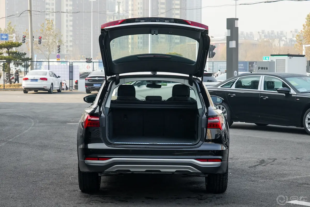 奥迪A6Allroad quattro 探索家 55 TFSI 尊享越野型后备厢