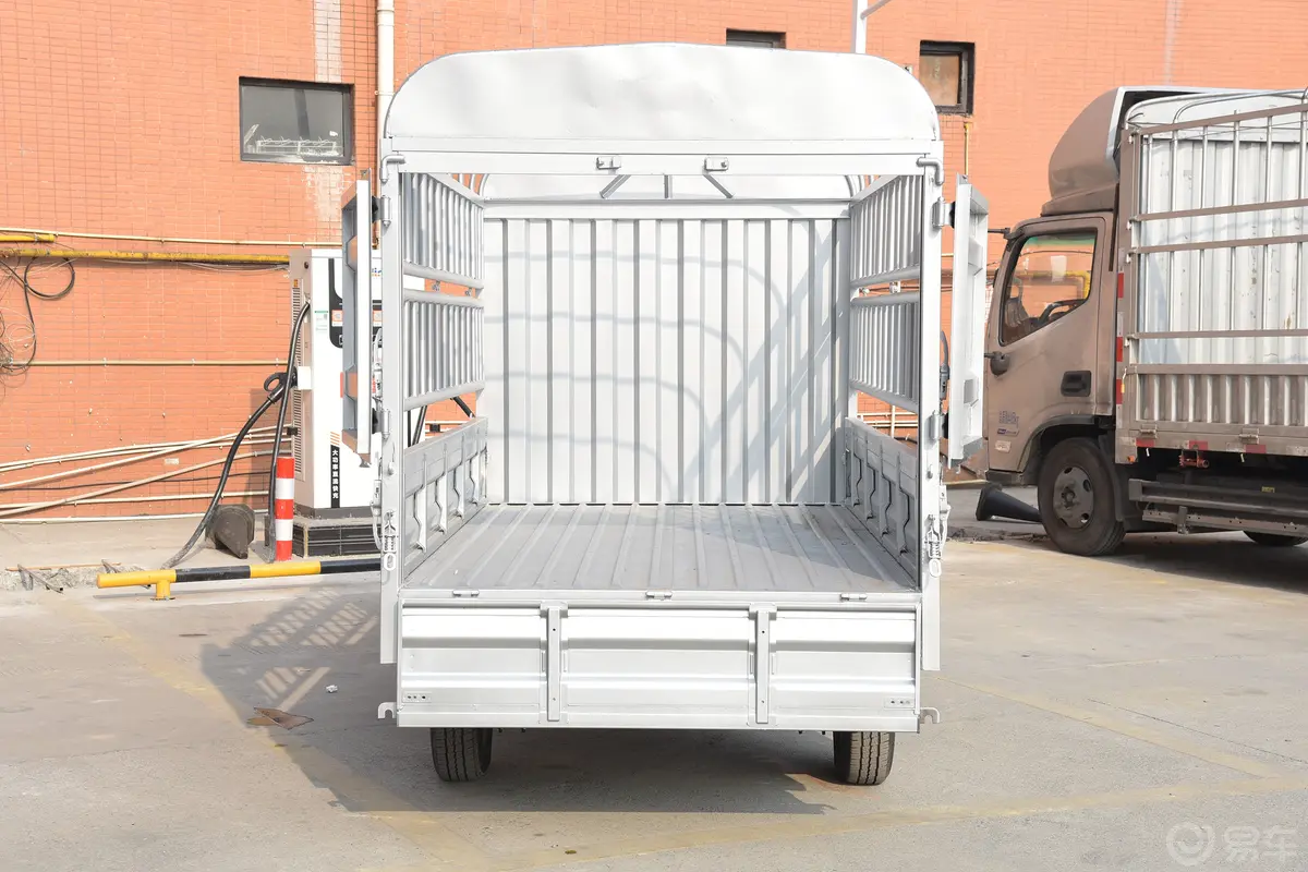 长安星卡1.5L 单排3.06米仓栅车舒适型后备厢