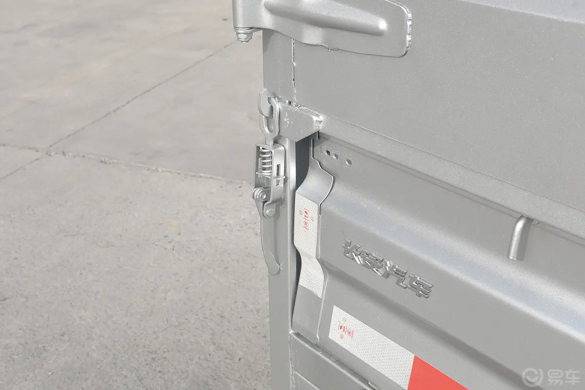 长安星卡1.5L 单排3.06米仓栅车舒适型电动尾门按键（手动扶手）