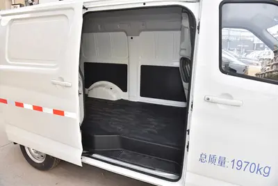 2023款 睿行M60 1.5L 厢货基本型空间