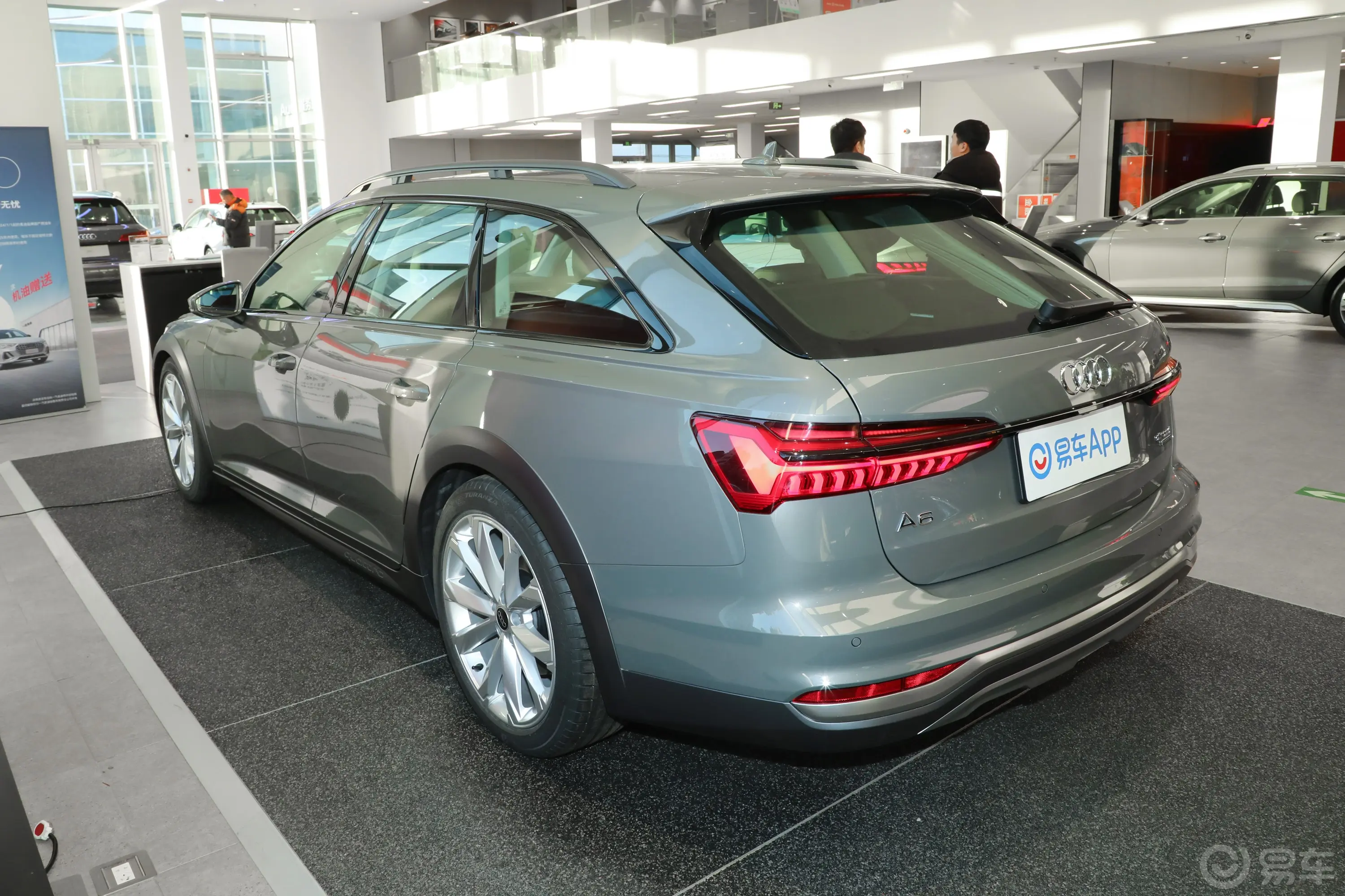 奥迪A6Allroad quattro 探索家 55 TFSI 尊享越野型侧后45度车头向左水平