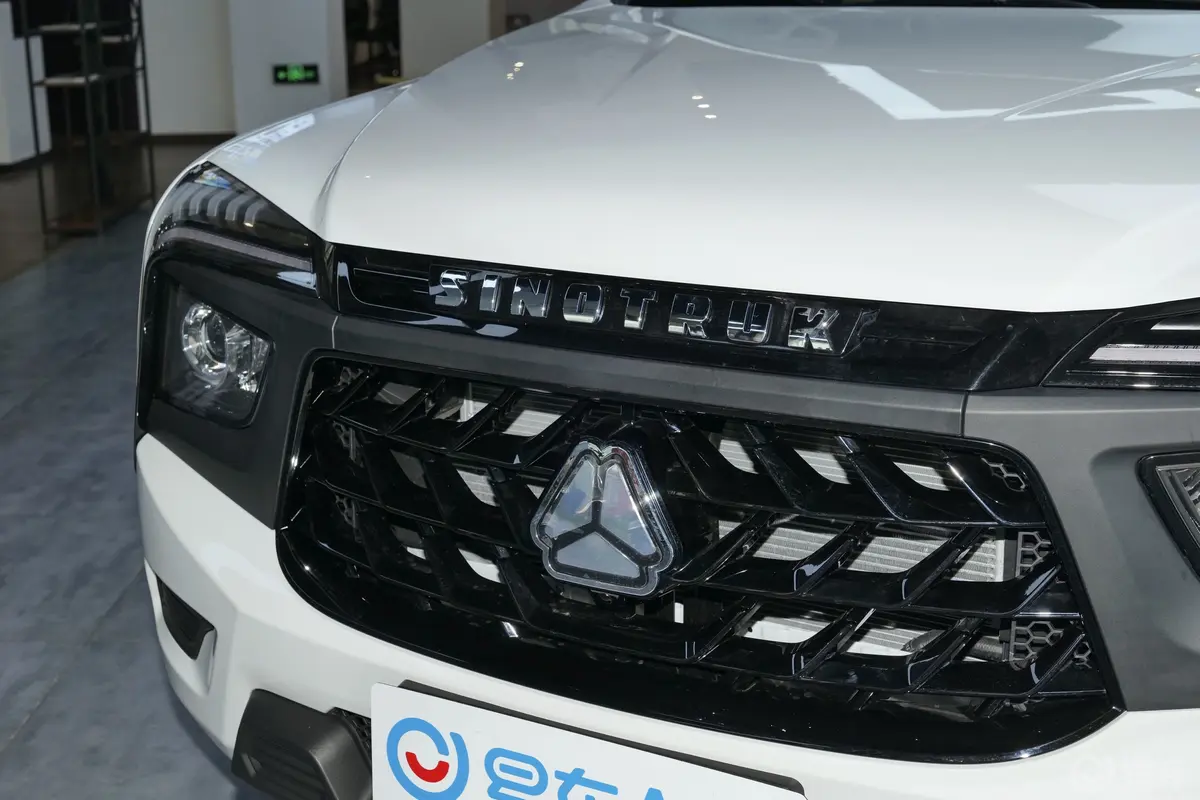 中国重汽皮卡商用 2.0T 自动两驱长轴青春版 柴油外观细节