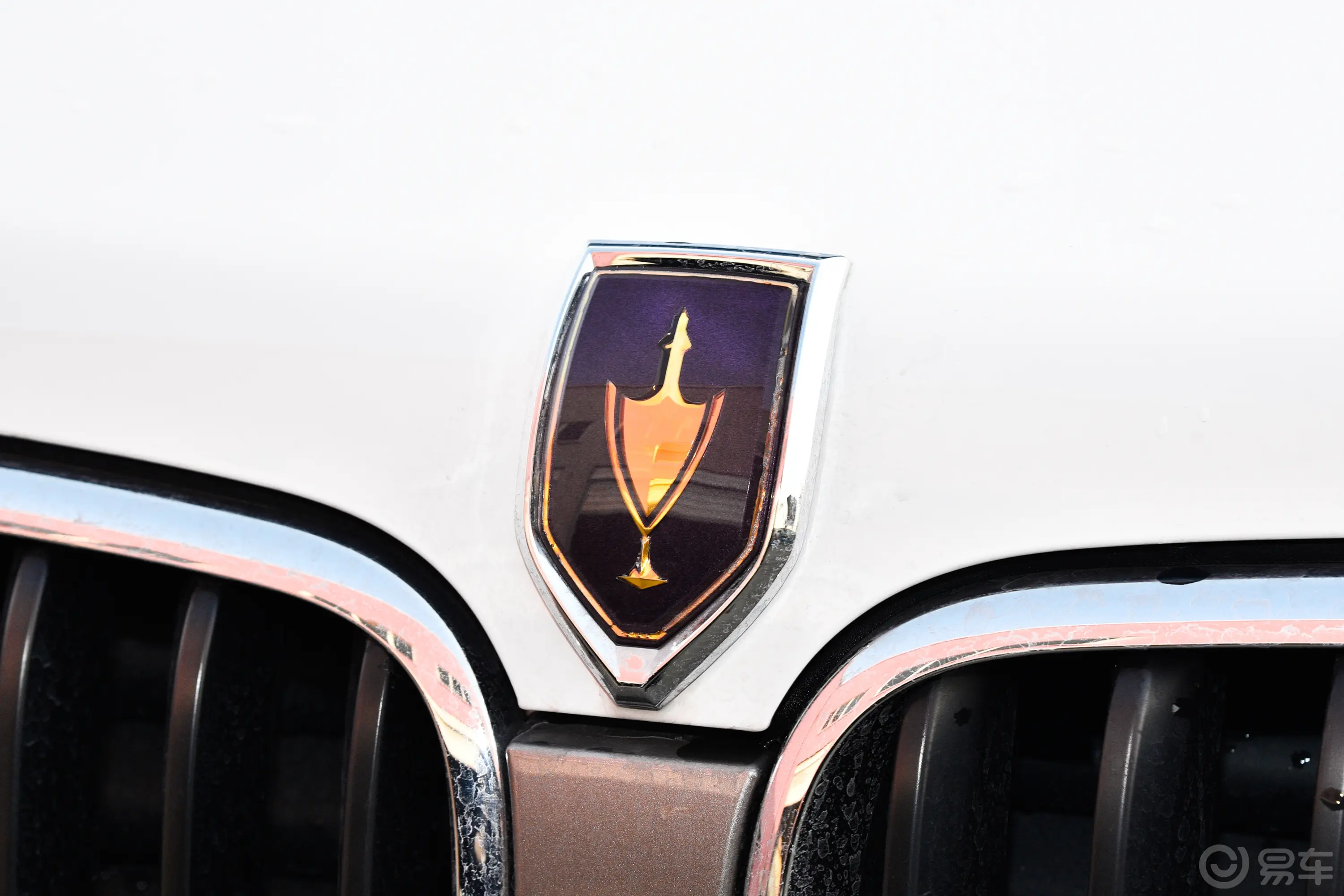 金杯新海狮X30L1.5L 客车财富中央空调版 5/6/7座外观细节