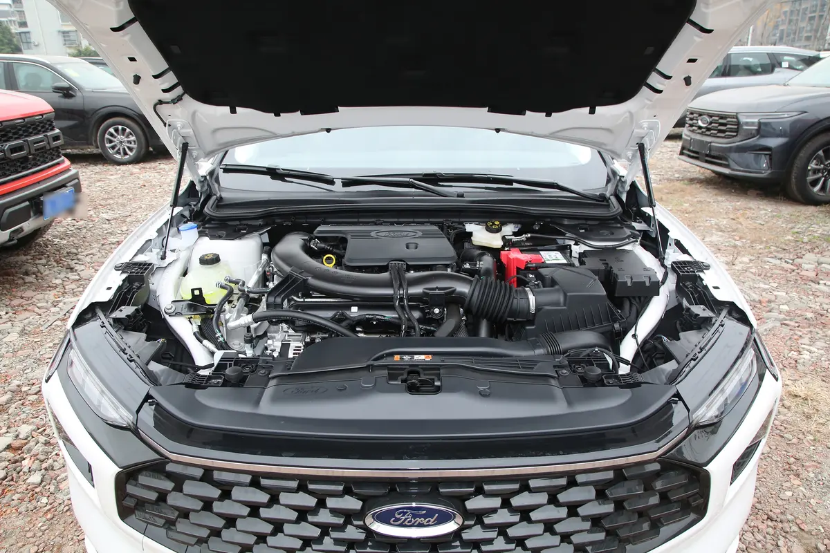 蒙迪欧EcoBoost 245 豪华型发动机舱整体