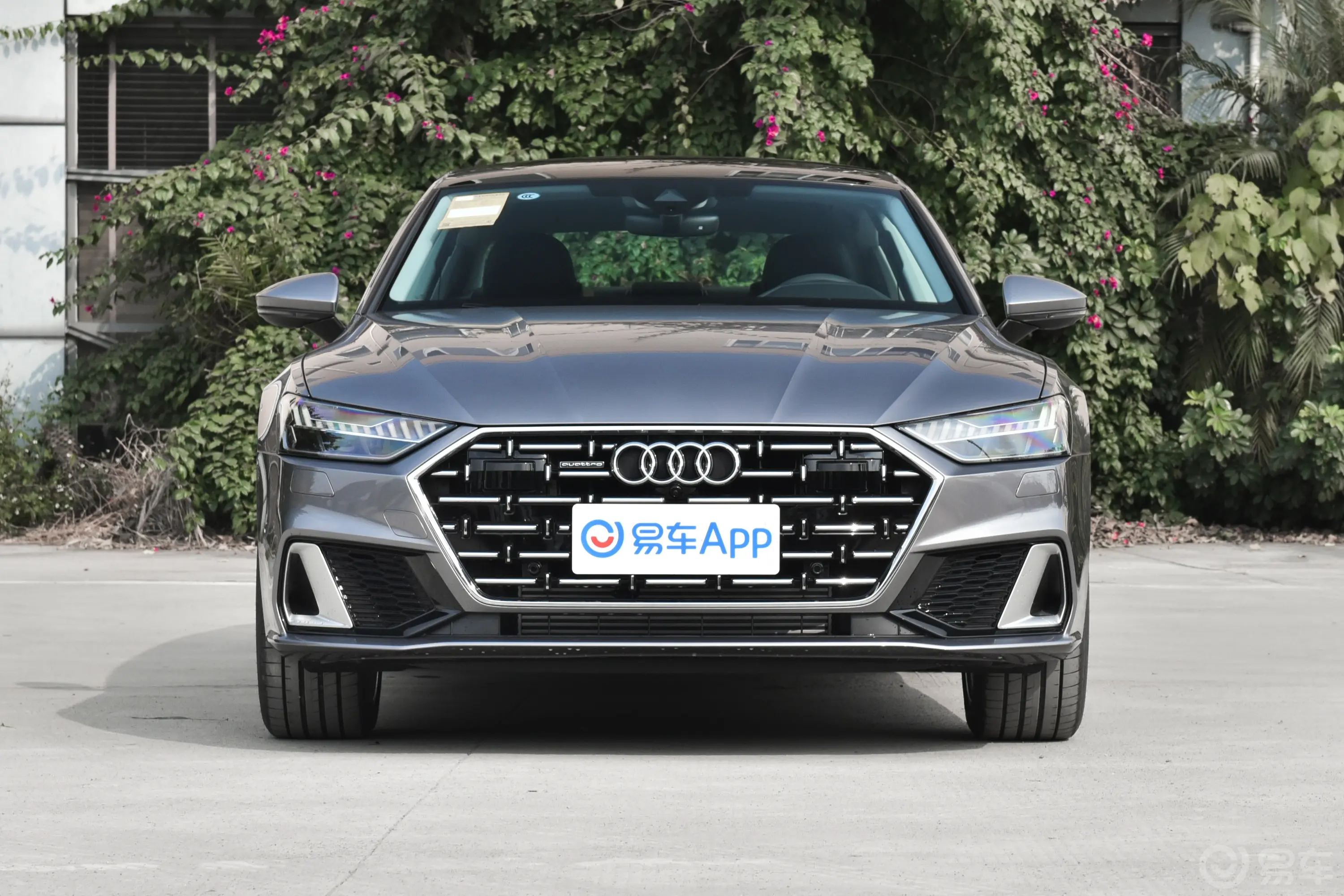 奥迪A7L45 TFSI quattro S-line 见远型 流晶套装正前水平