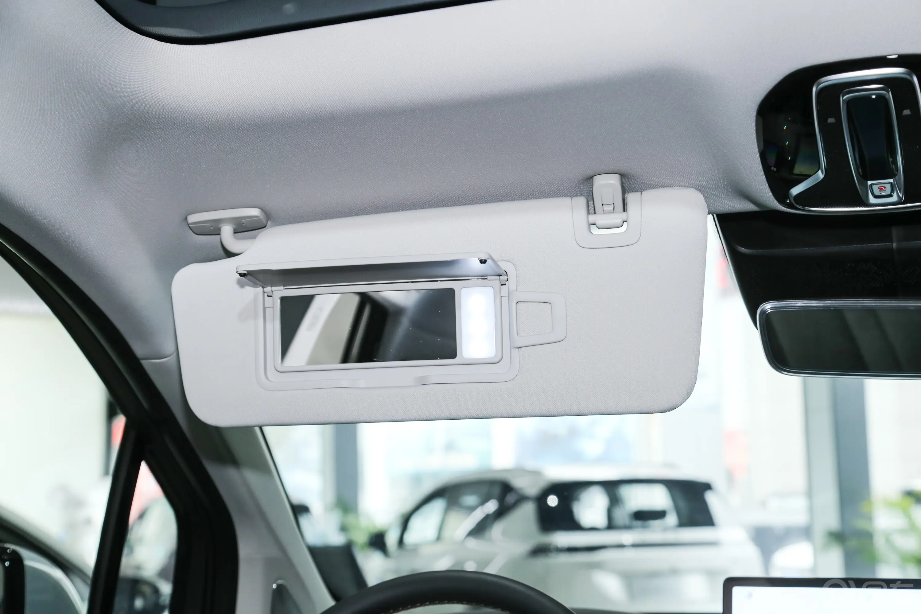AION LXPlus 80 智尊版驾驶位遮阳板
