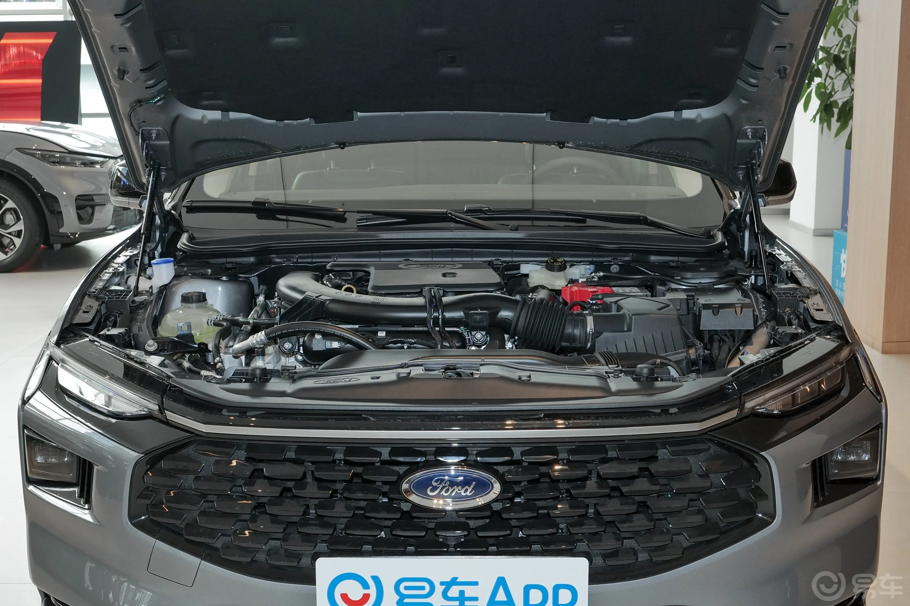 蒙迪欧EcoBoost 245 豪华型发动机舱整体